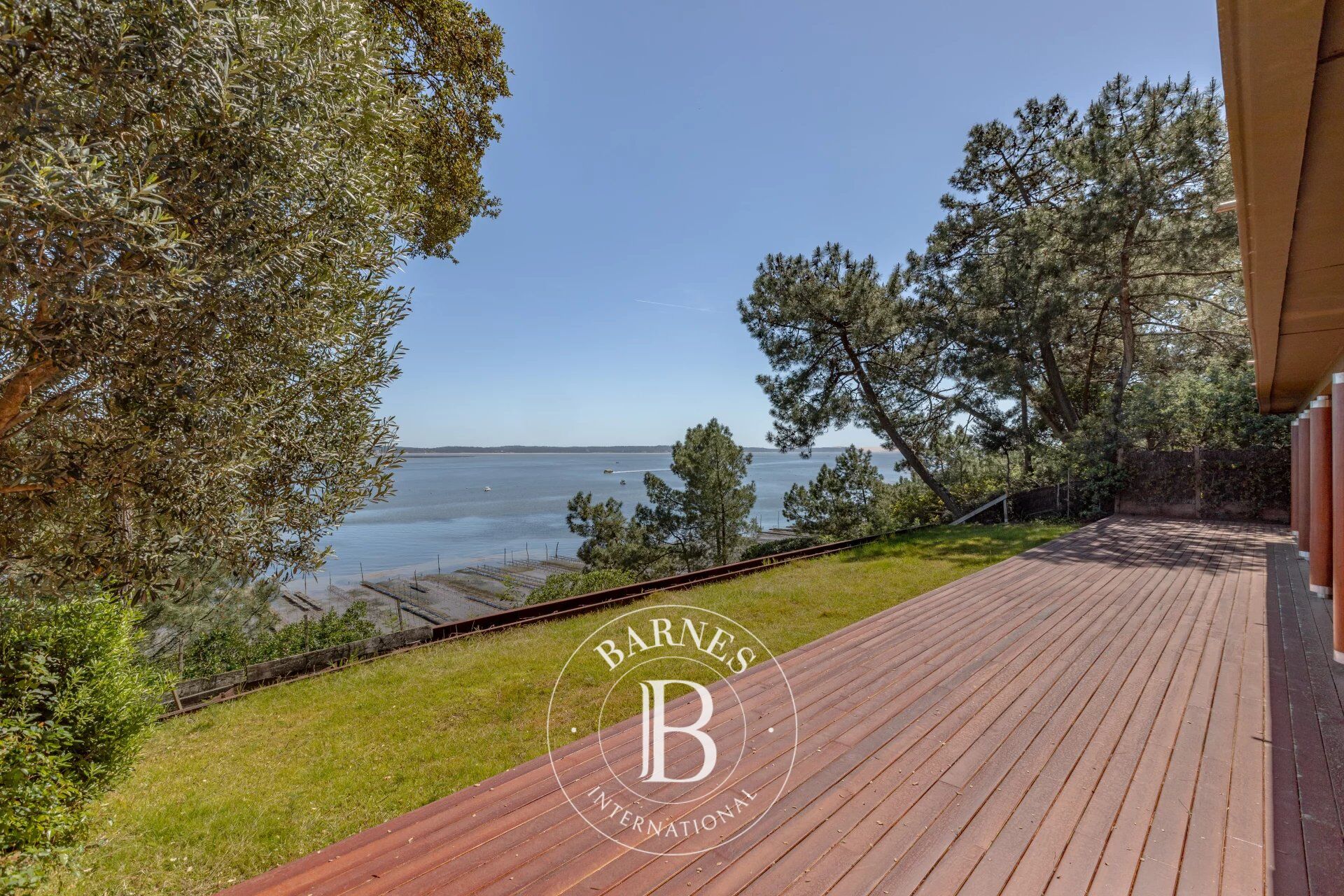 EXCEPTIONNELLE VILLA PREMIÈRE LIGNE SUR LA PRESQU'ILE DU CAP FERRET - picture 2