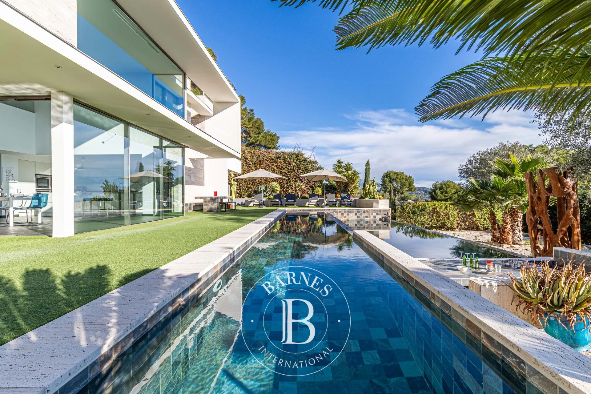 CLOSE TO CANNES - CONTEMPORARY PROPERTY - 4 BEDROOMS - picture 2