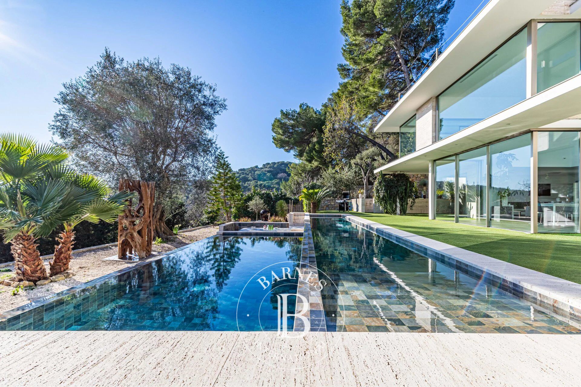 CLOSE TO CANNES - CONTEMPORARY PROPERTY - 4 BEDROOMS - picture 3