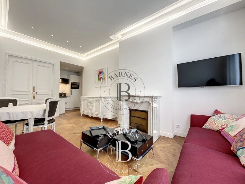 À louer, Appartement Paris 8ème - picture 2