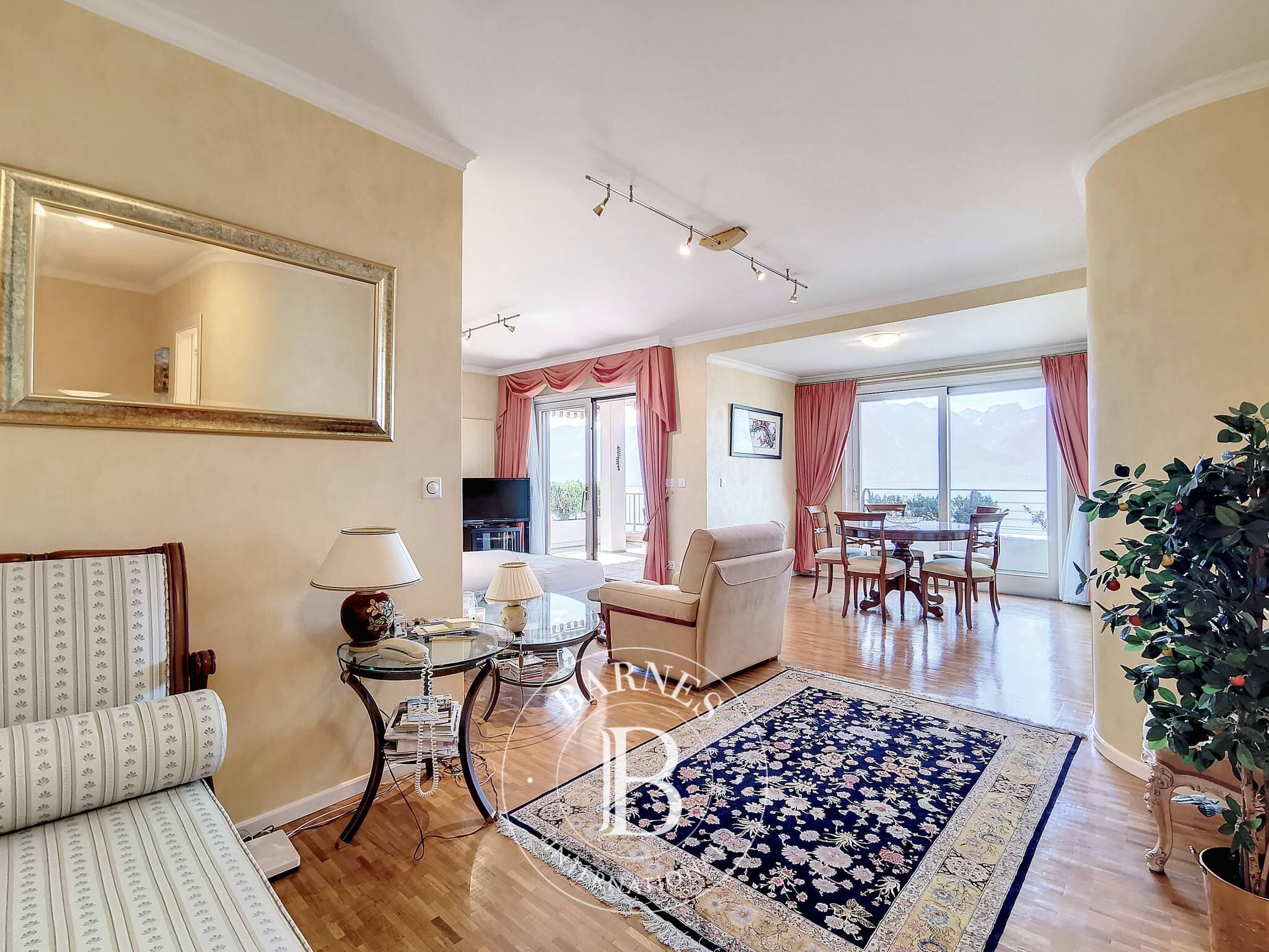 Daire Montreux - picture 4