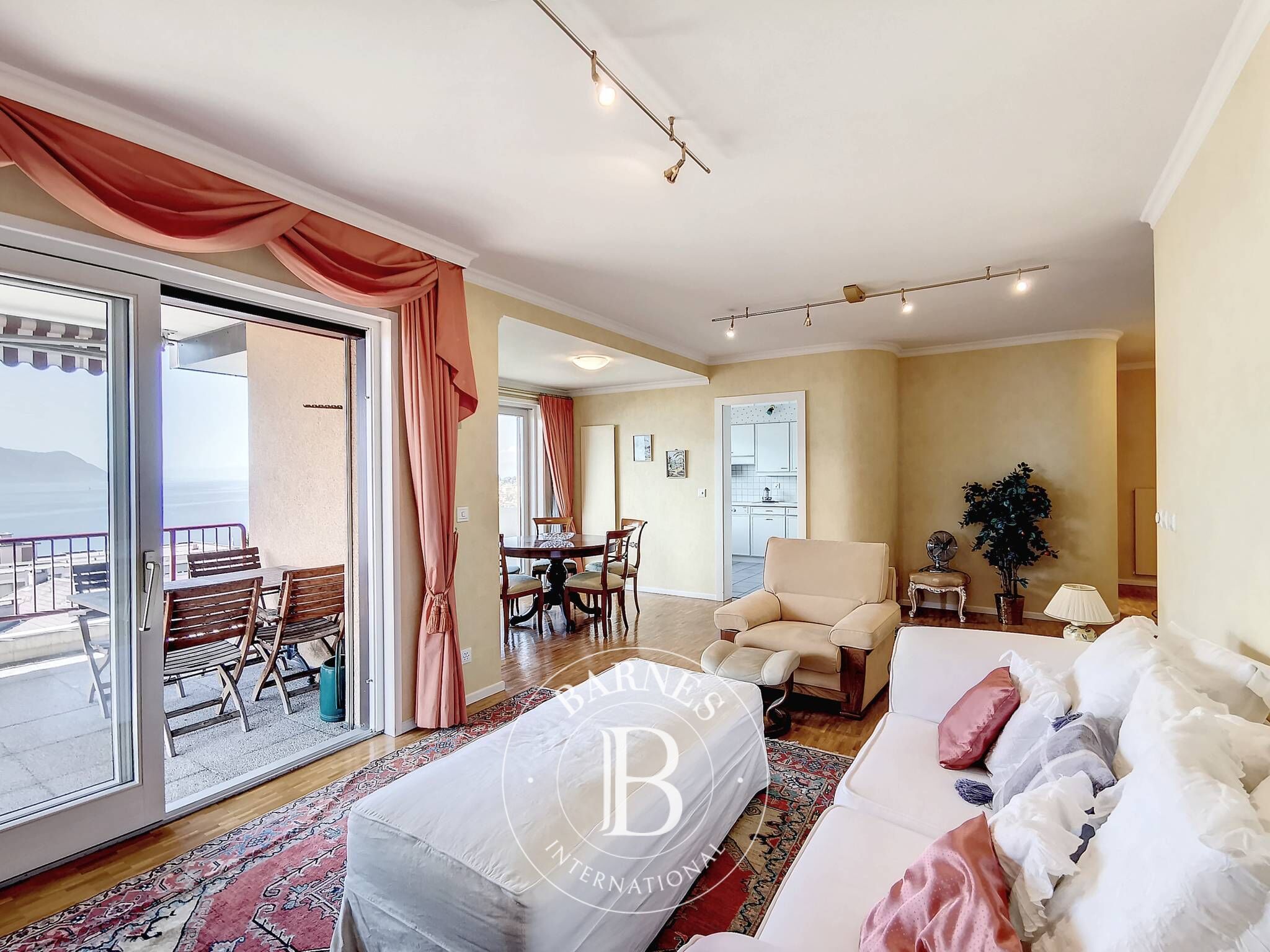 Daire Montreux - picture 8