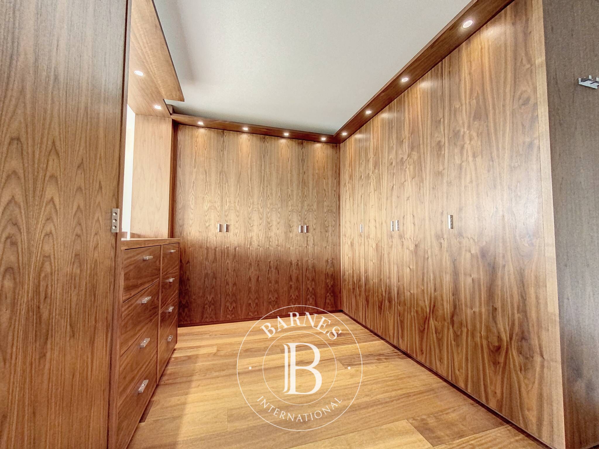 Daire Montreux - picture 12