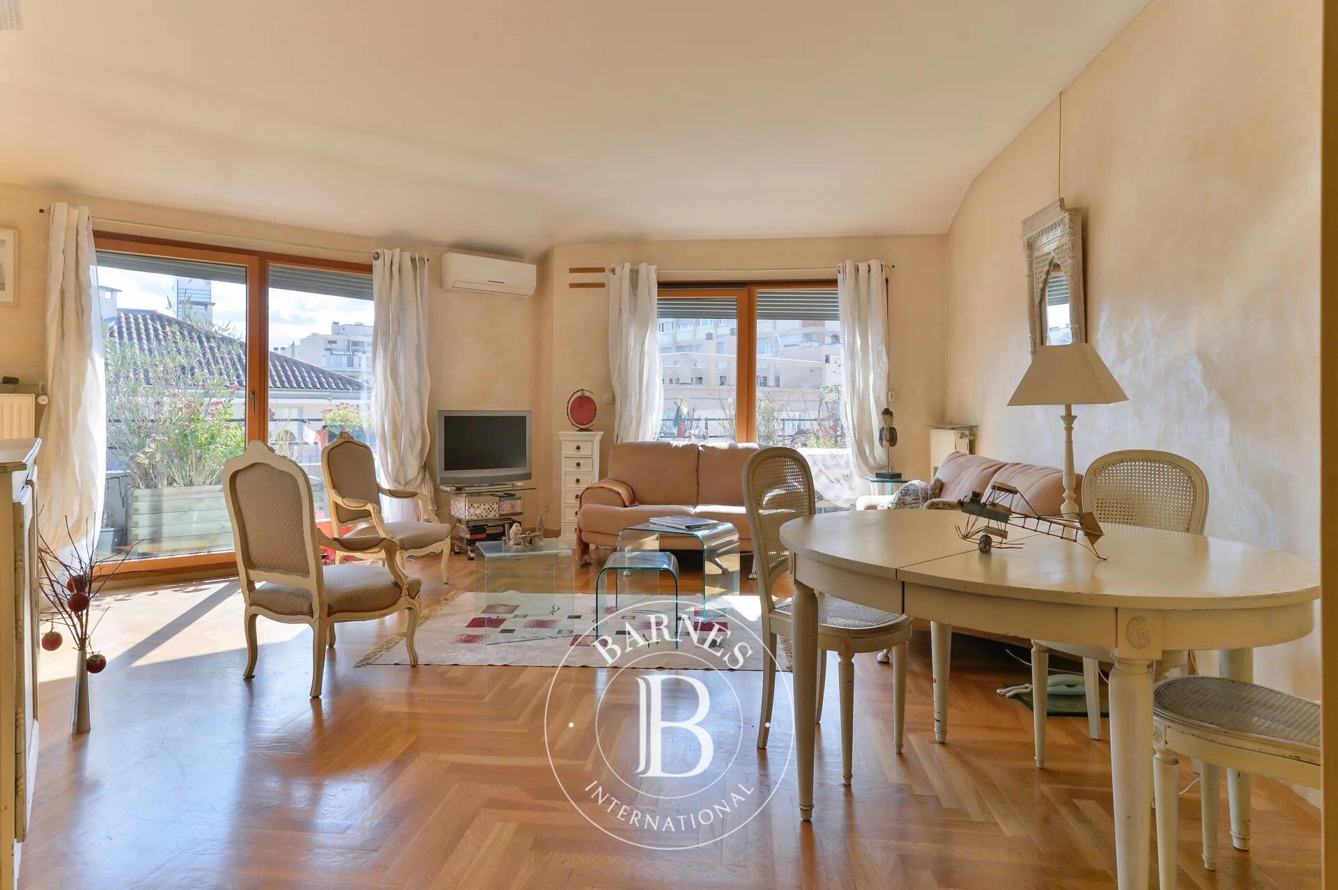 Lyon 6 - Tête d'or- Apartment of 97,77 sqm -  2 poss. 3 bedrooms - 2 balconies - picture 2