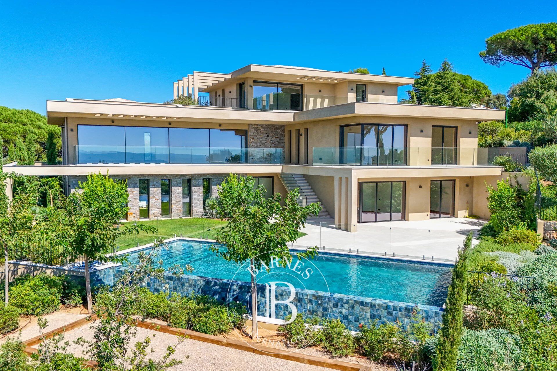 SAINTE-MAXIME - VILLA  CONTEMPORAINE -  VUE MER PANORAMIQUE  - PROCHE CENTRE-VILLE - picture 3