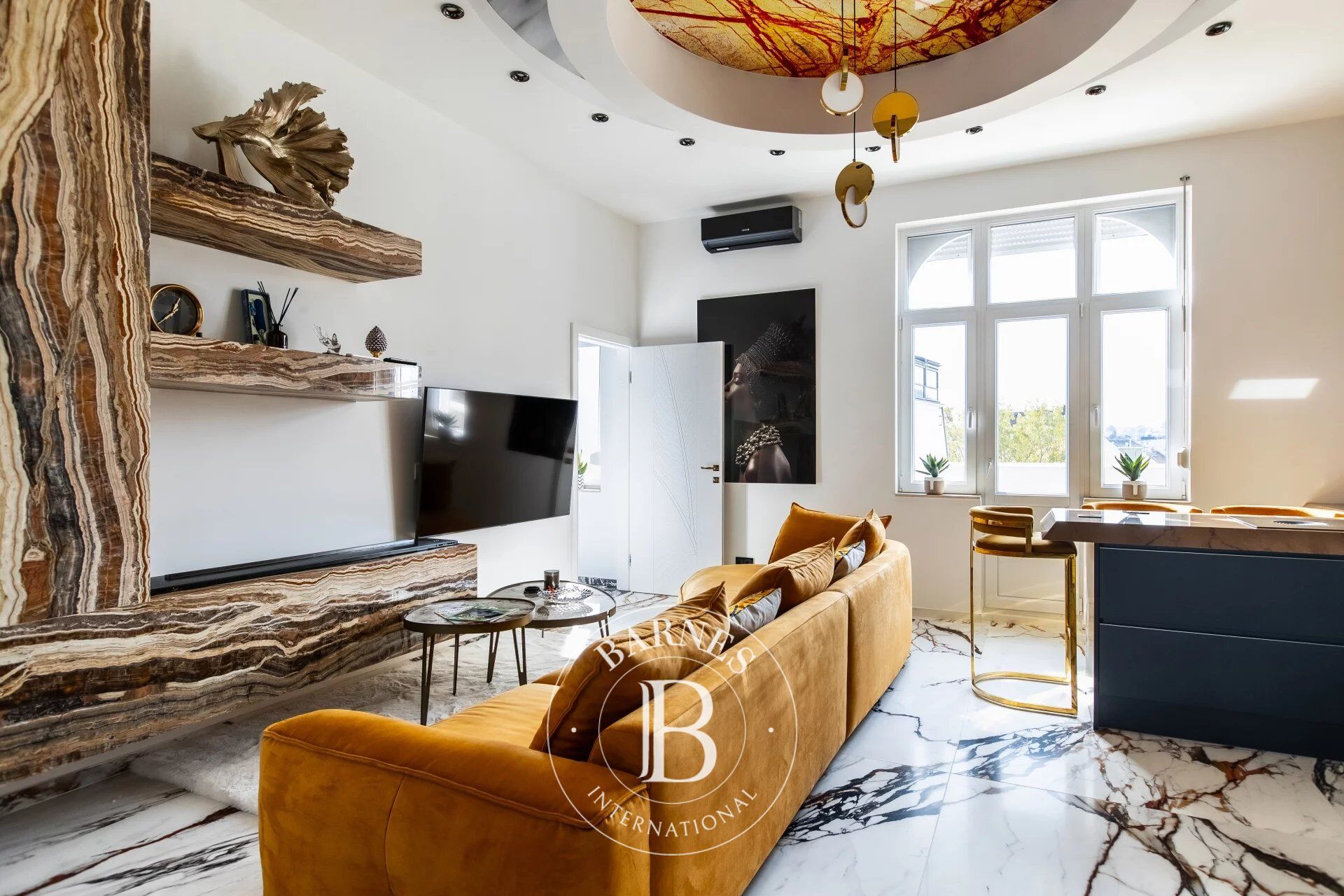 Two Bedroom Luxury Apartment at Egyetem Square - picture 3