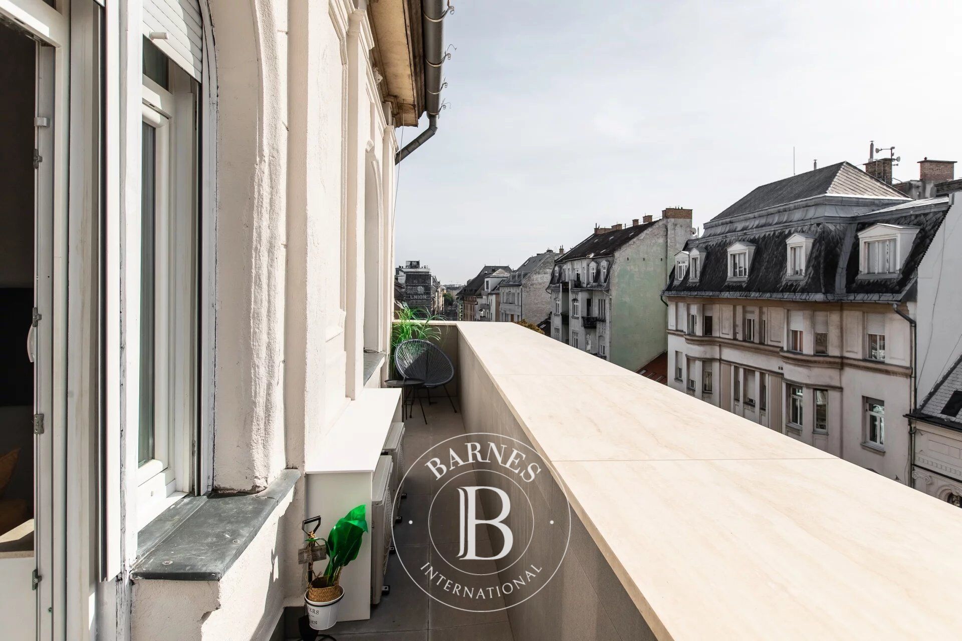 Two Bedroom Luxury Apartment at Egyetem Square - picture 2