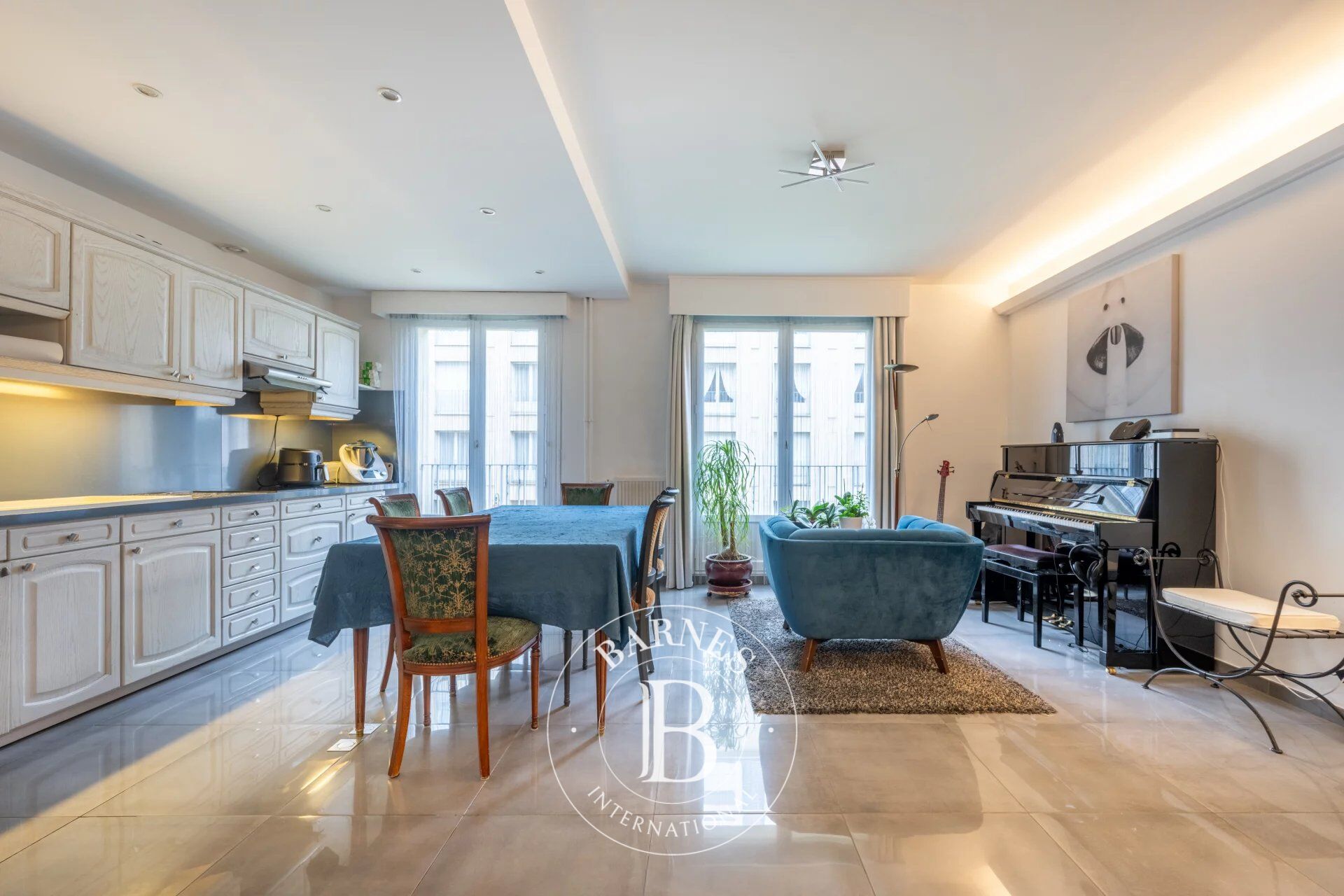 Versailles Notre-Dame - 111m² (1,195 sq ft) apartment - 4-bed - Cellar - Central location. - picture 2