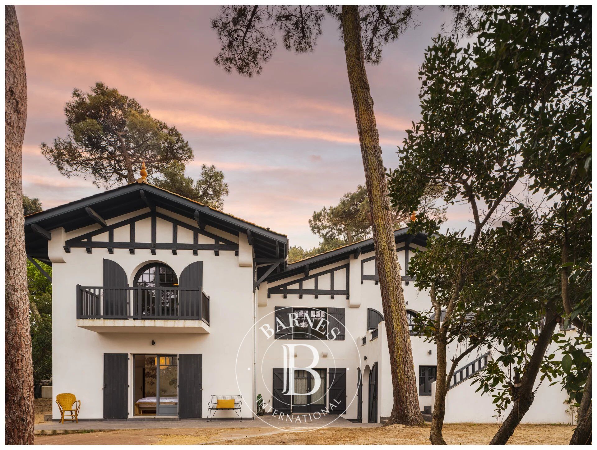 VILLA BASCO-LANDAISE «ARGUIN» AVEC PISCINE ET 6 CHAMBRES, AU PYLA-SUR-MER - picture 3