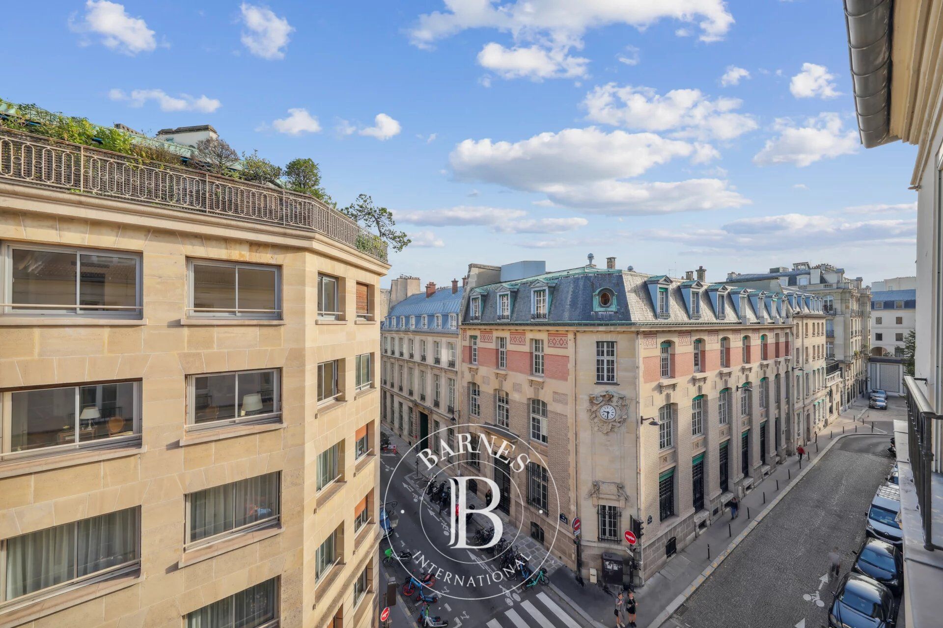 Paris 7 - Bac/Université - fully renovated 3-room apartment - bright and quiet - picture 2