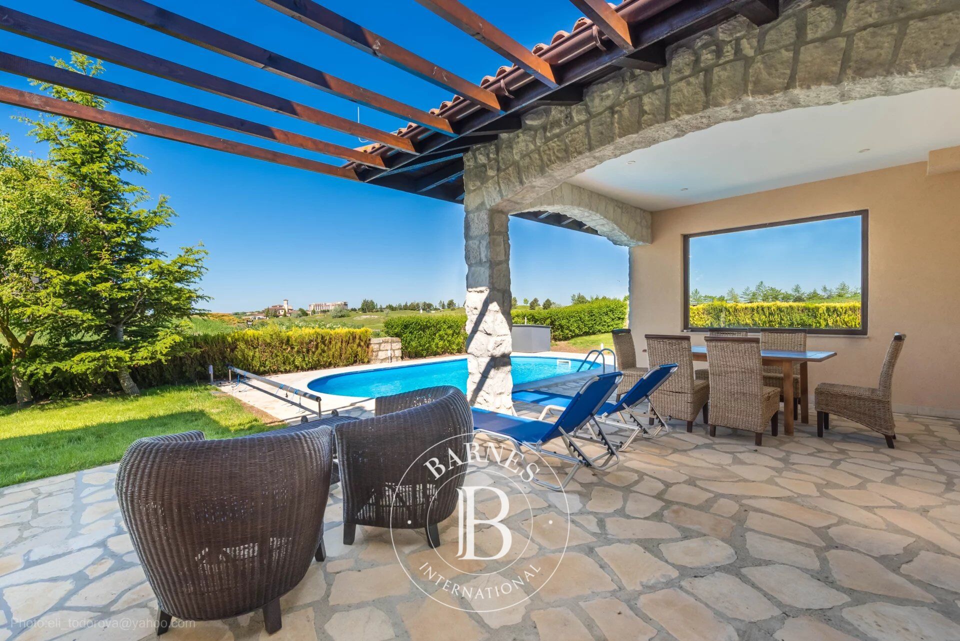 Exclusive villa with pool in an elite golf complex by the sea - picture 3