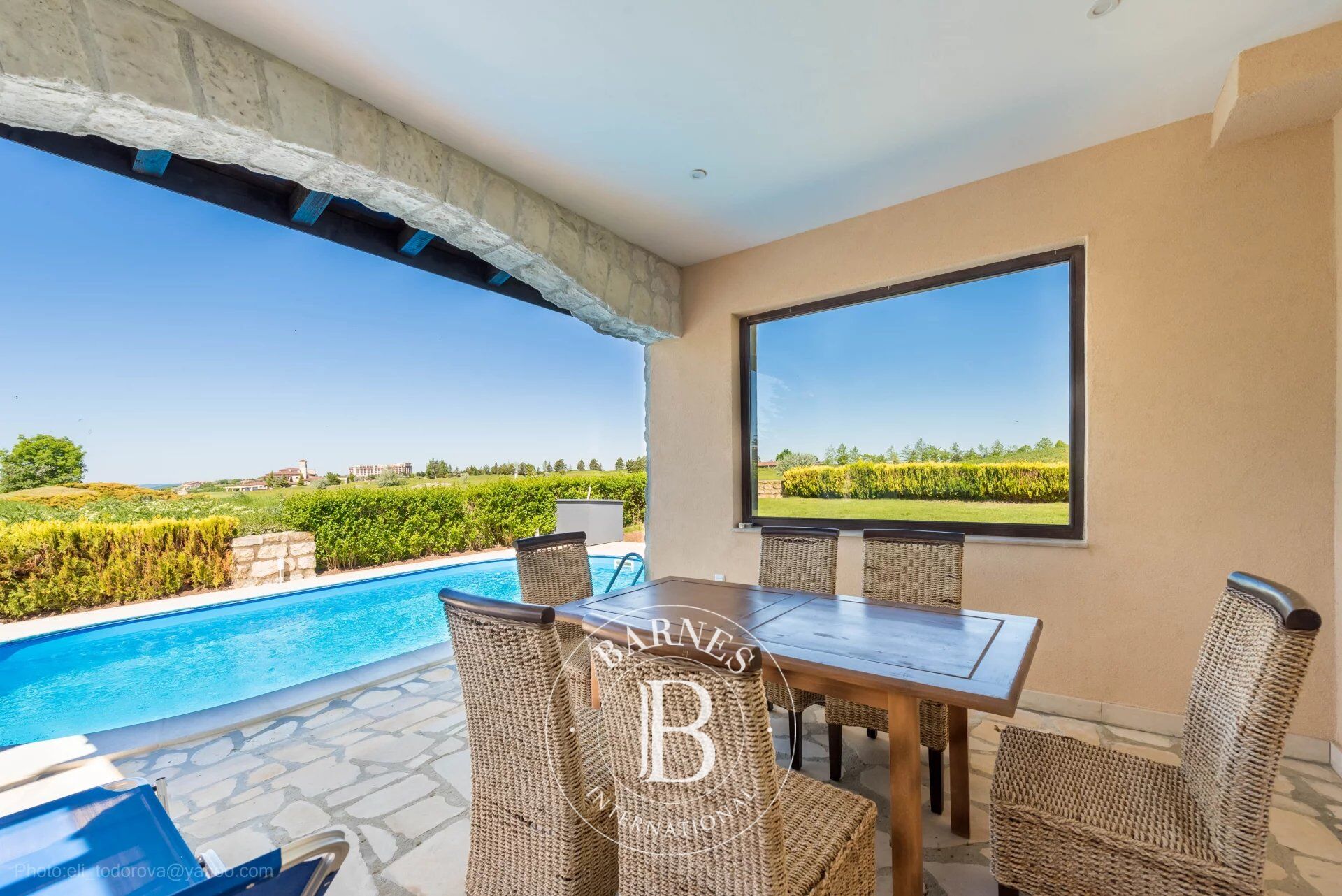 Exclusive villa with pool in an elite golf complex by the sea - picture 2