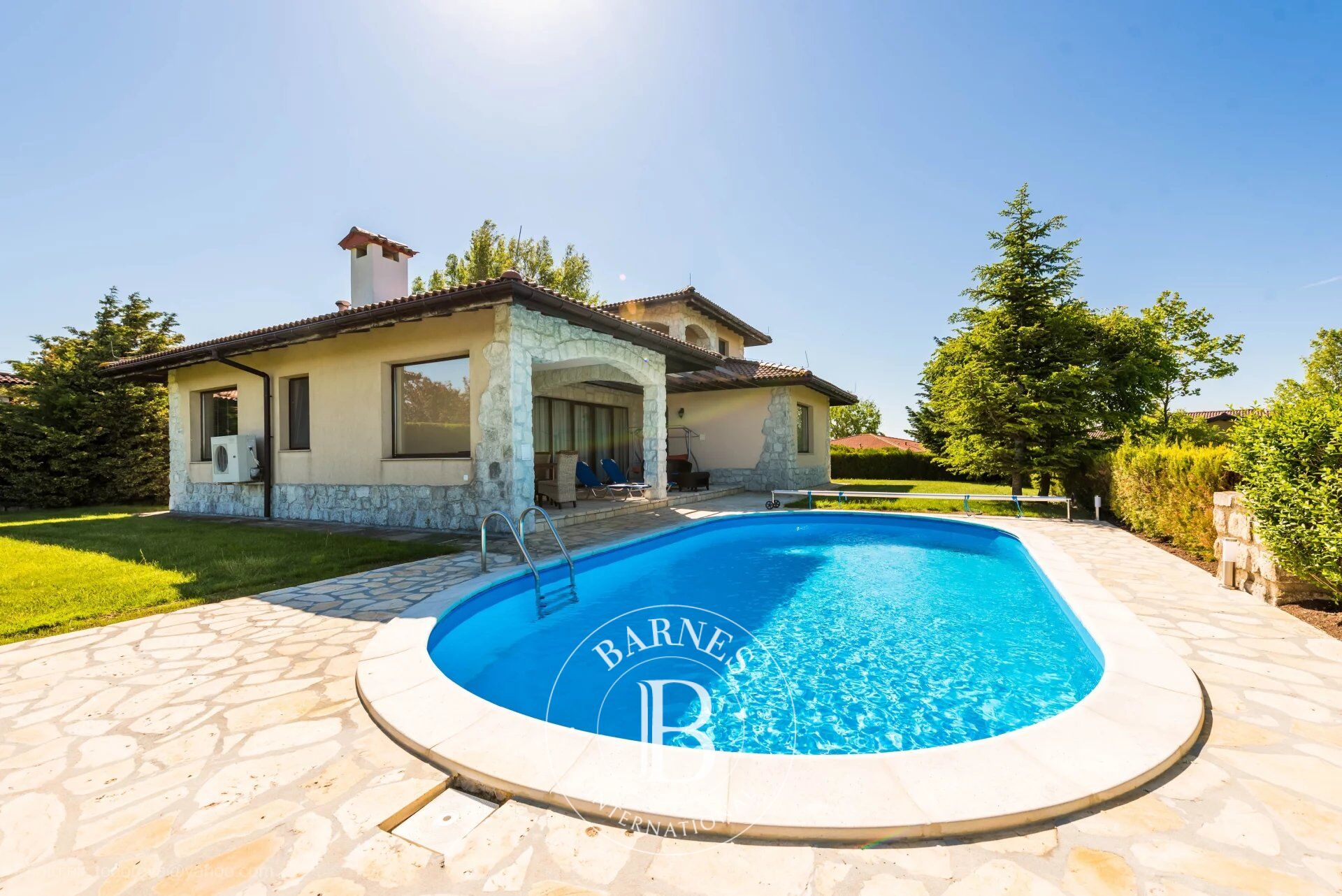 Exclusive villa with pool in an elite golf complex by the sea - picture 1