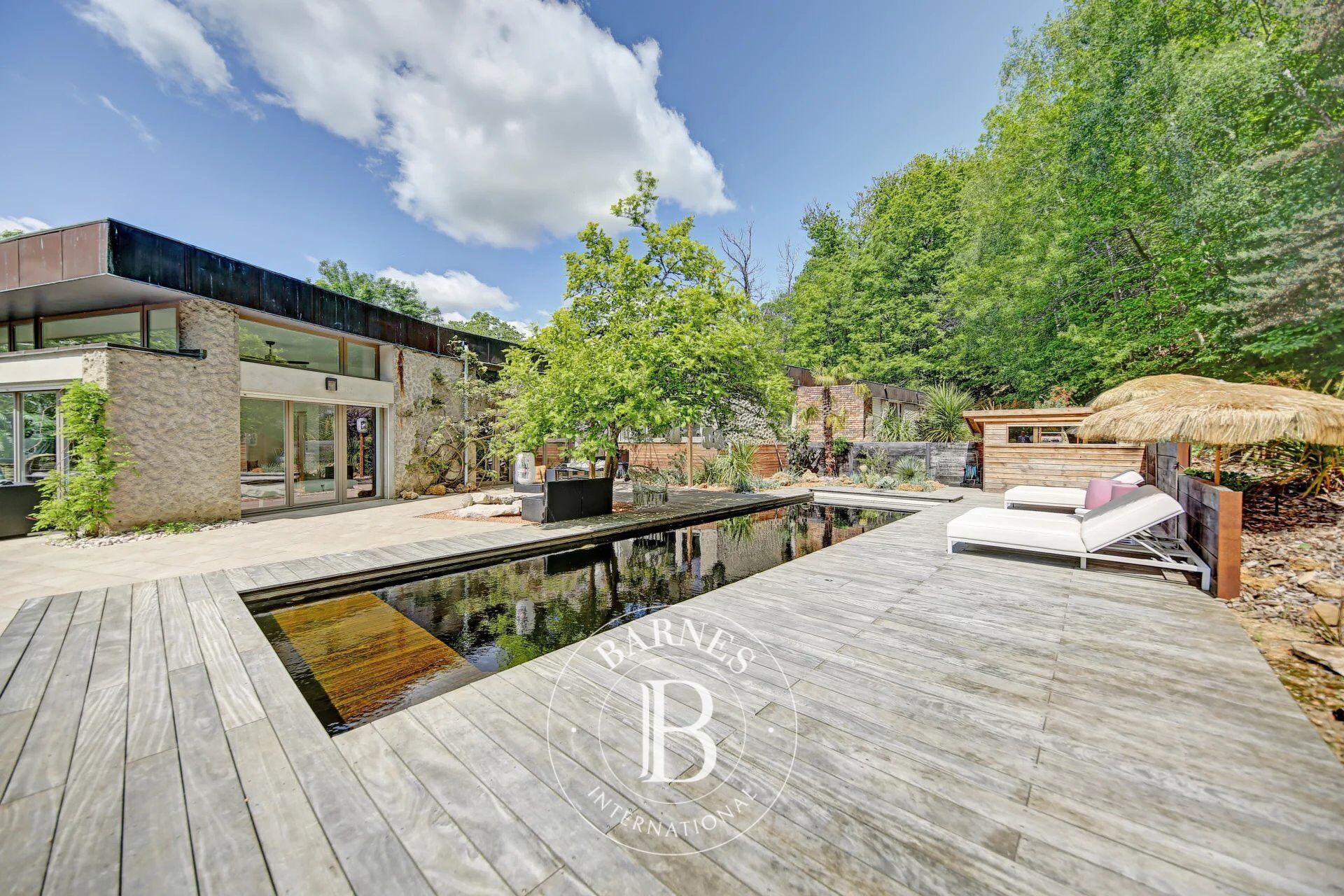 Jouy-en-Josas - 700m² (7,535 sq ft) property on a 6,000m² (1.5-acre) plot of land - Swimming pool - picture 2