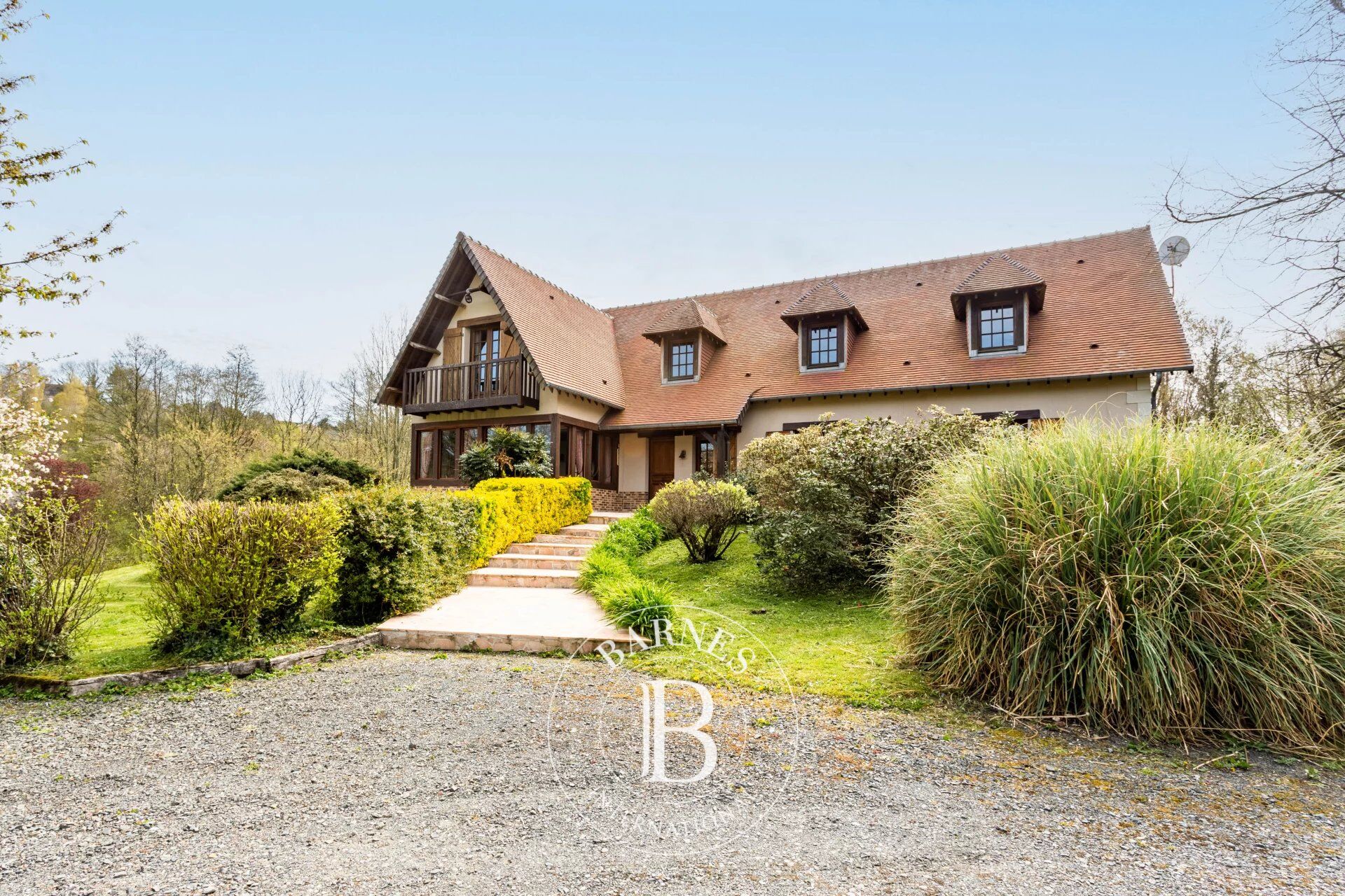 10 mins from Honfleur, house with clear views over a 1.2ha (3-acre) park, swimming pool possible - picture 1