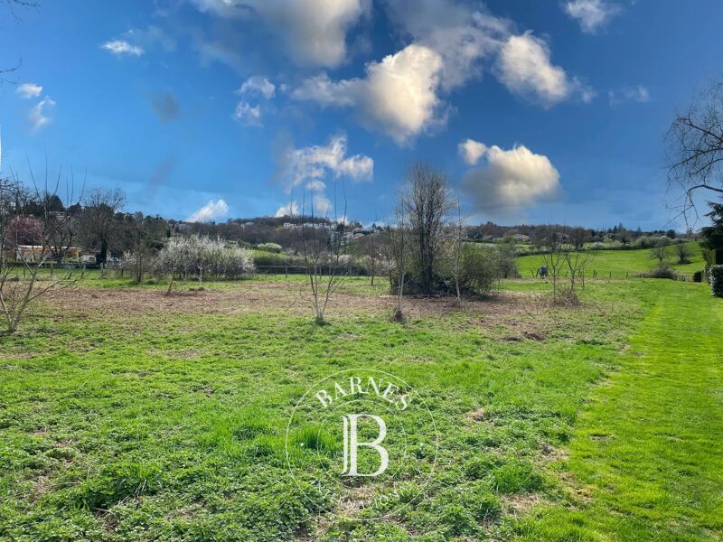 Lentilly - Terrain plat non viabilisé de 2165 m²