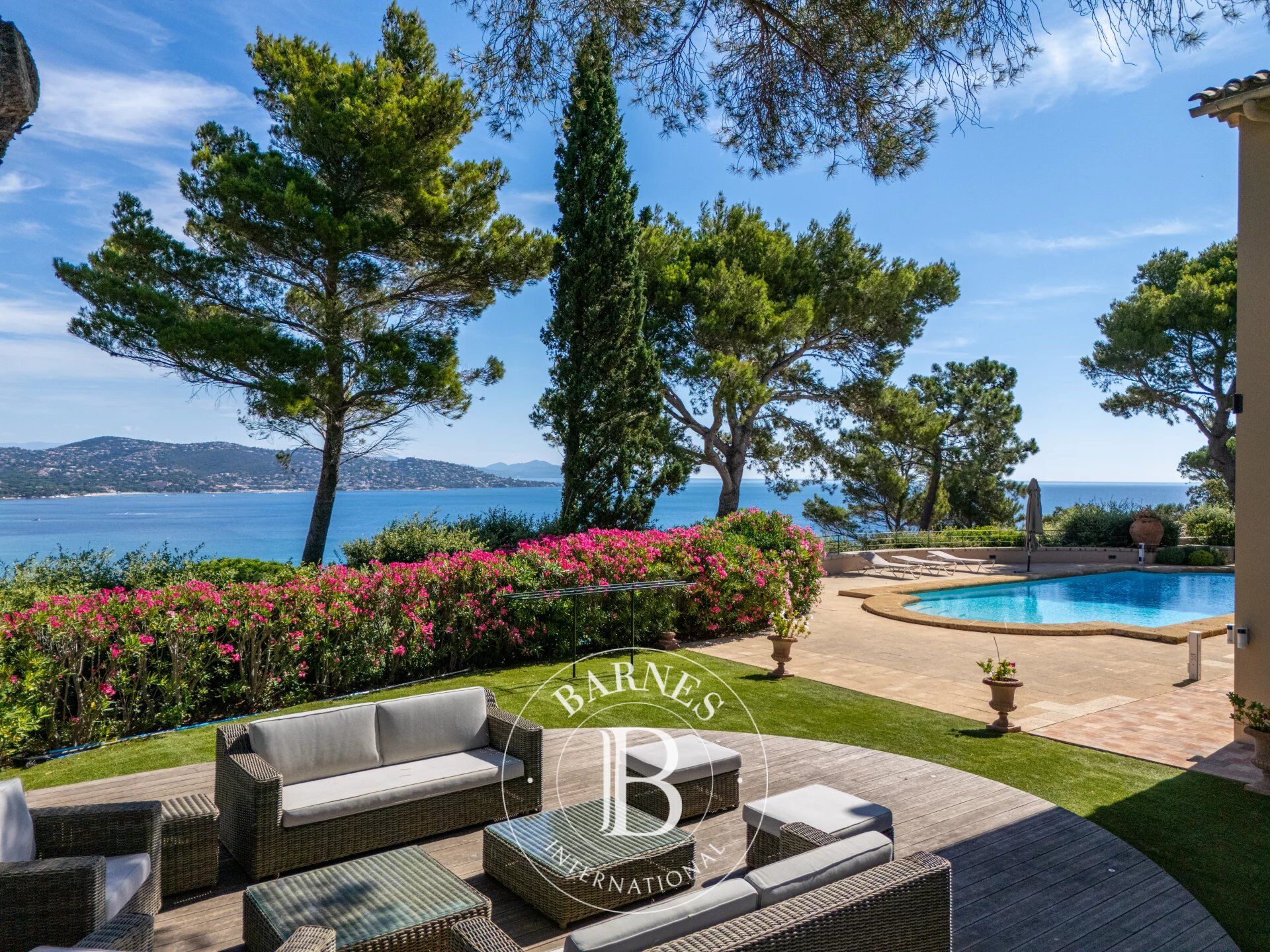 SEASONAL RENTAL - SAINTE-MAXIME - EXCEPTIONAL PROPERTY - PANORAMIC SEA VIEW - picture 3