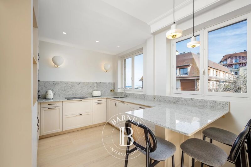 For Rent Apartment | Deauville - picture 2