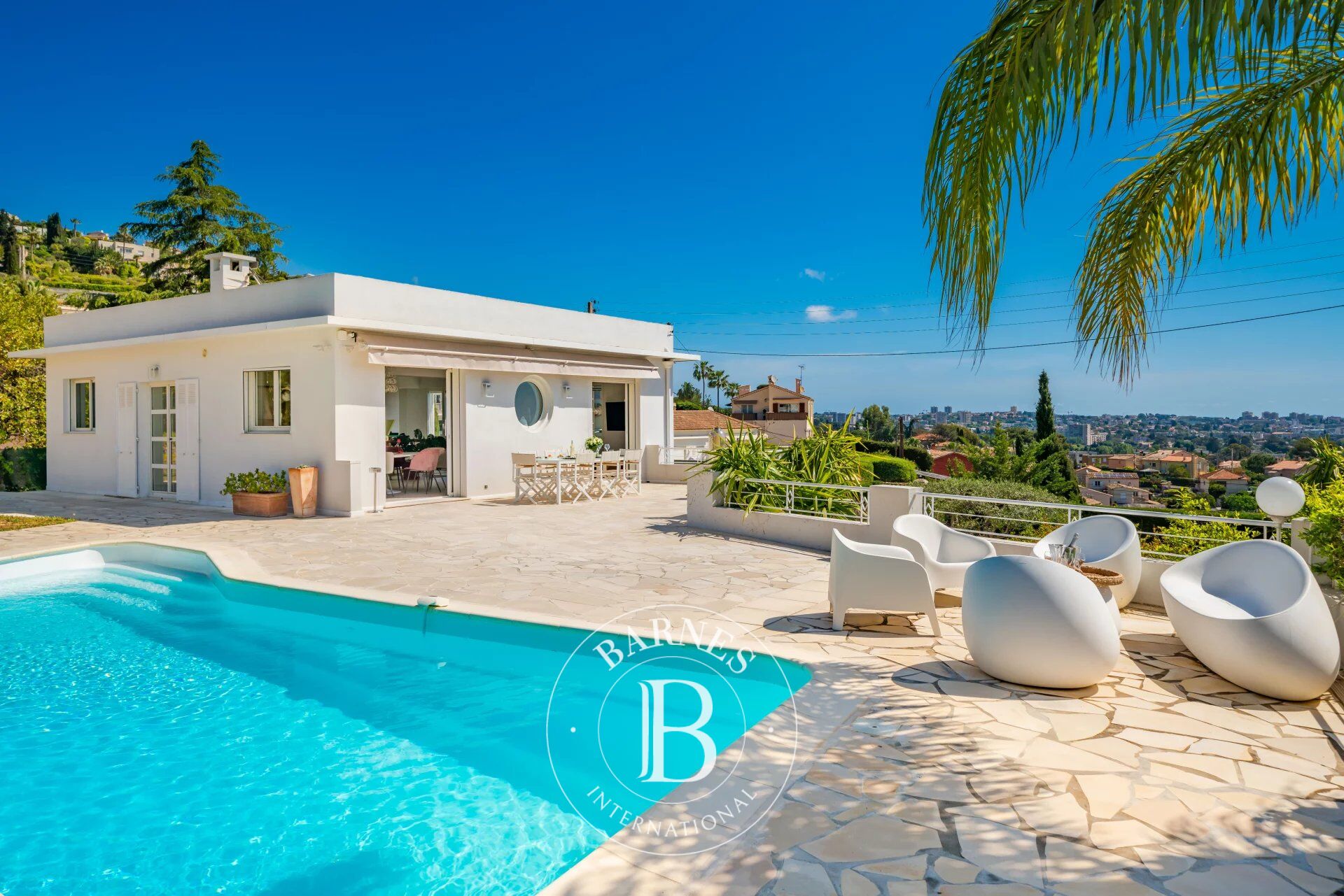 GOLFE JUAN - RENOVATED PROPERTY - 4 BEDROOMS - picture 2