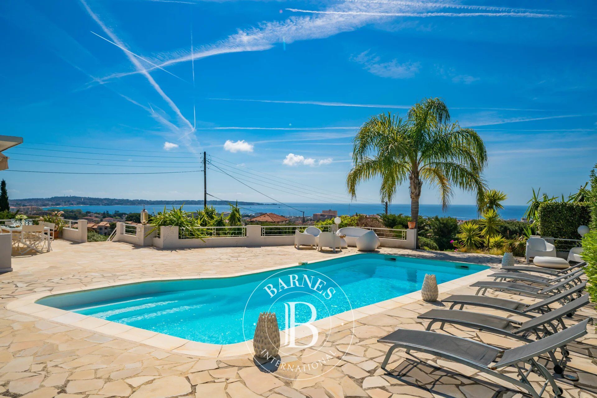 GOLFE JUAN - RENOVATED PROPERTY - 4 BEDROOMS - picture 1