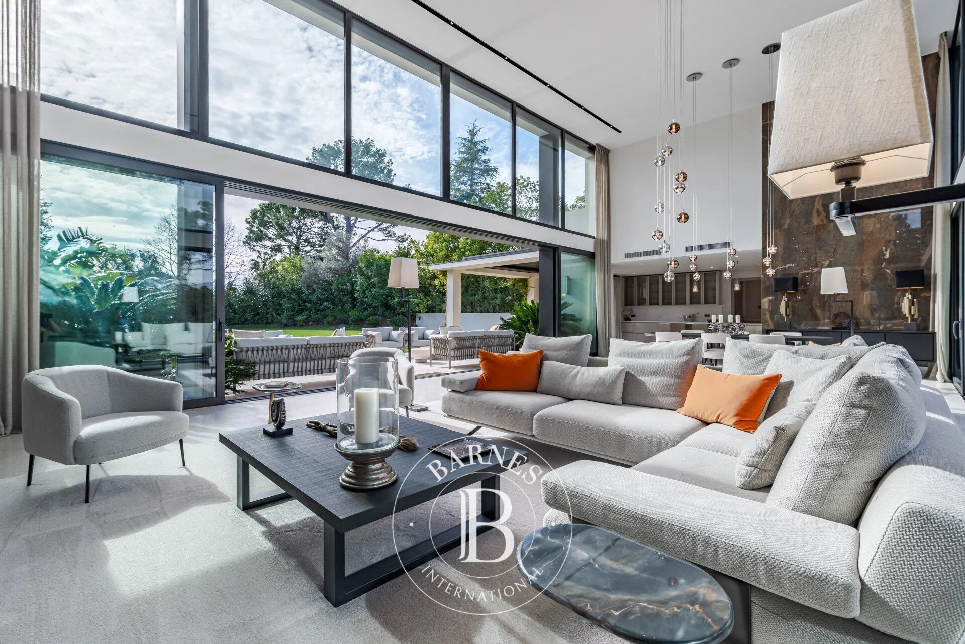 MOUGINS – MAGNIFIQUE PROPRIÉTÉ CONTEMPORAINE NEUVE – PRESTIGIEUX DOMAINE FERMÉ - picture 3