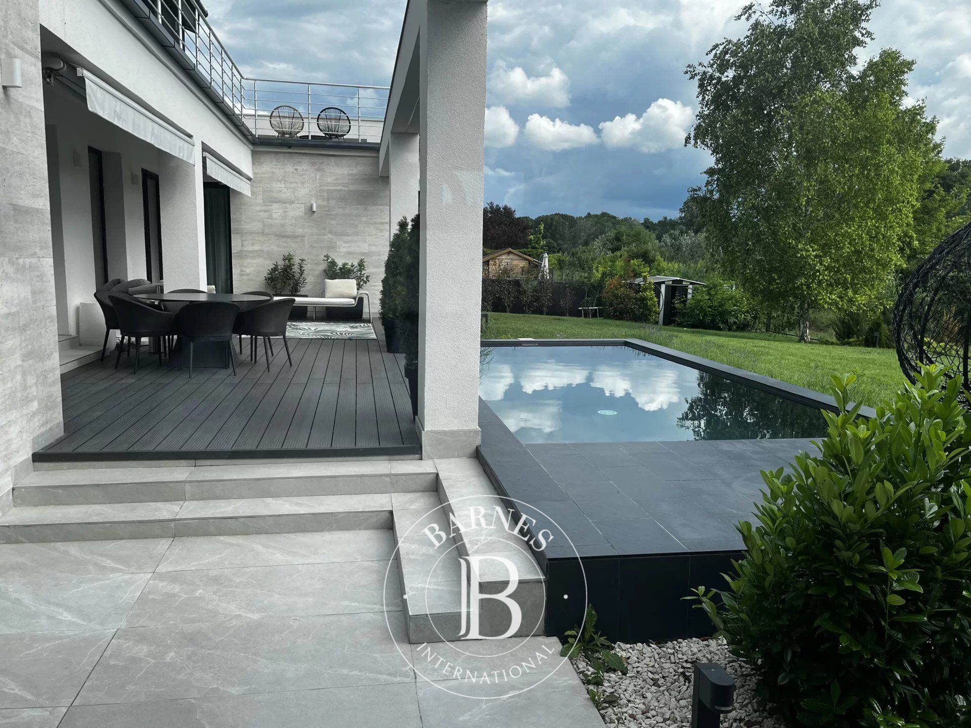 Luxury villa with garden, pool, panoramic view - picture 1