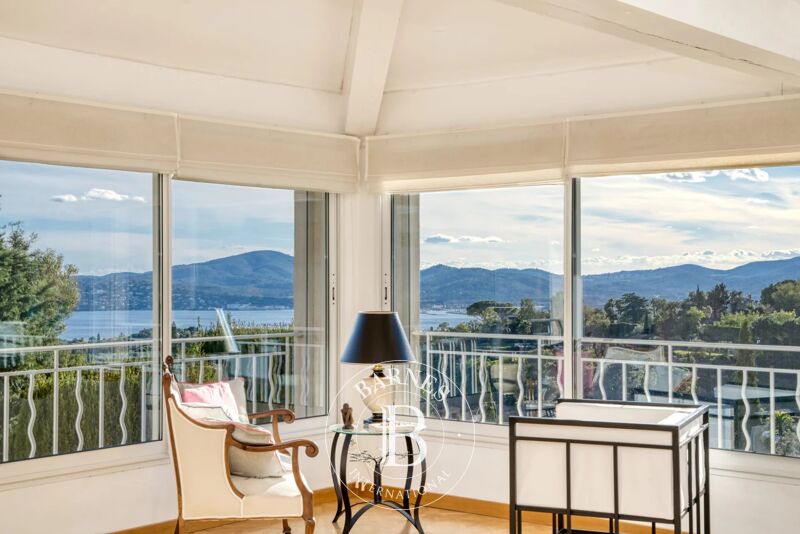 GOLFE DE SAINT TROPEZ - GRIMAUD - DOMAINE PRIVÉ - VUE MER