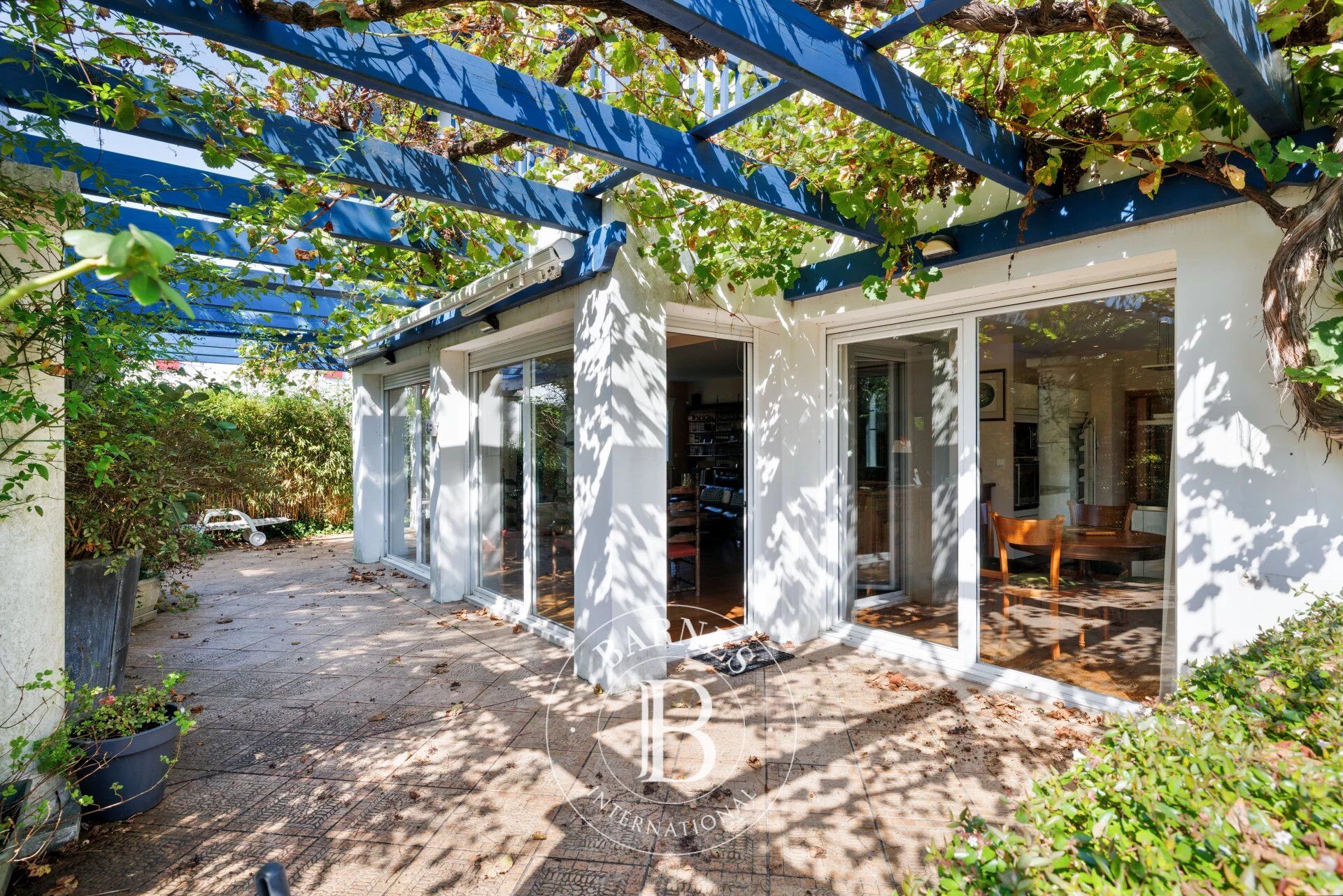 BIARRITZ, 230 M² HOUSE WITH LANDSCAPED GARDEN - picture 2