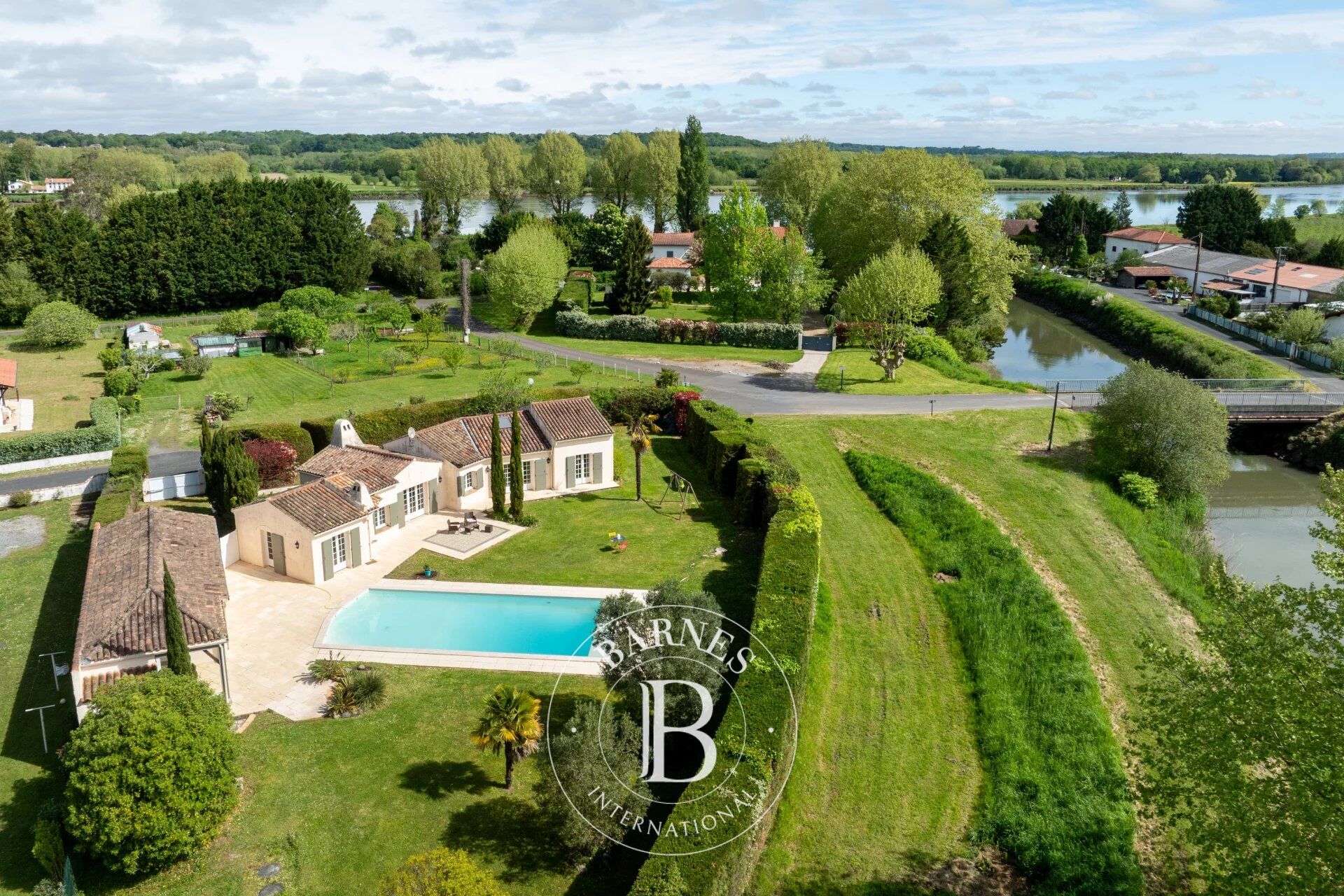 LAHONCE, BEAUTIFUL PROVENCAL STYLE HOUSE - picture 1