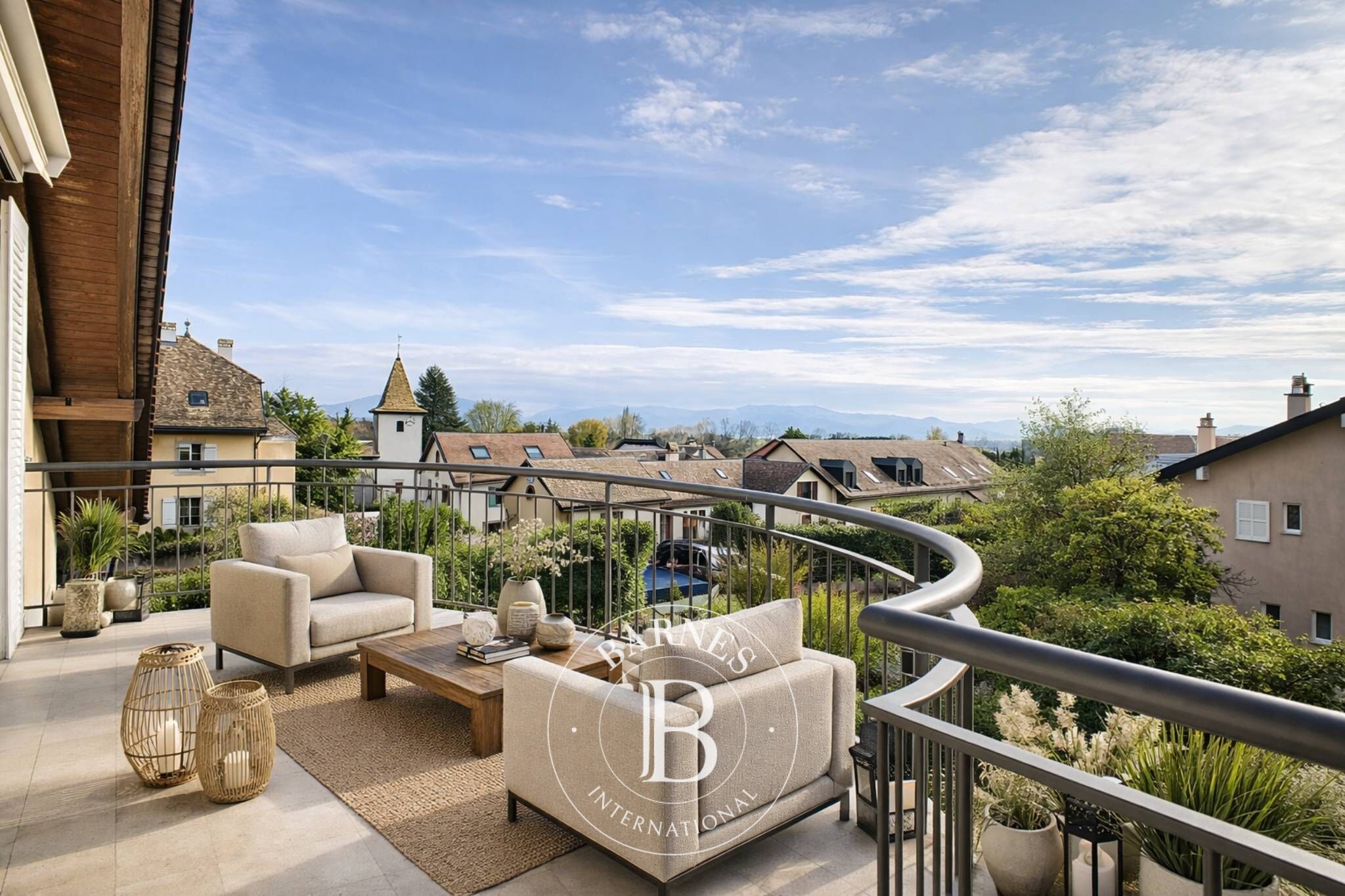 Un attique exclusif aux volumes généreux, avec jardin privatif - picture 1