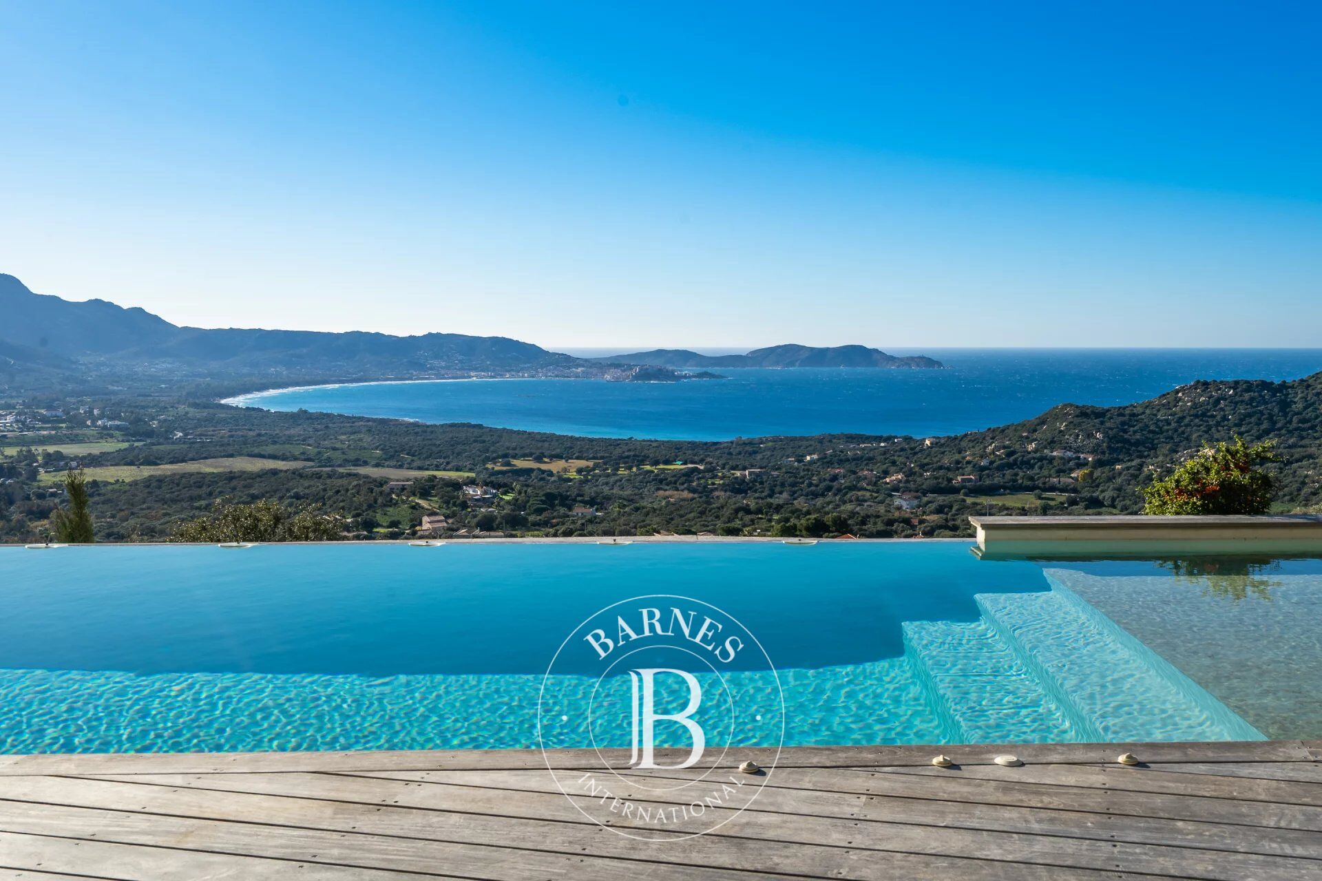 Lumio, Villa d’architecte, 6 chambres, vue mer panoramique, piscine chauffée, proche des plages - picture 1