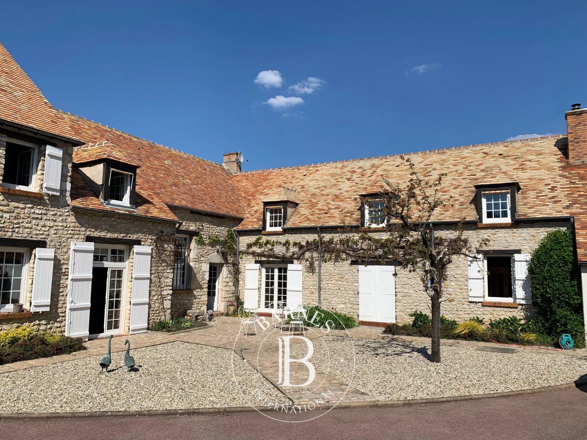 Chalo-Saint-Mars (91) – Charming property of 292 m² - Wooded land of 9 000 m² - picture 1