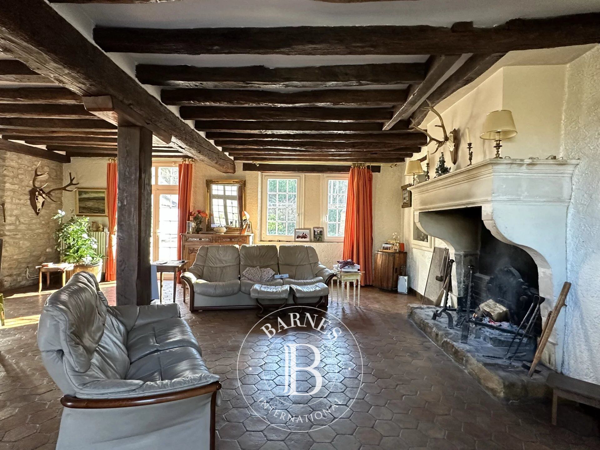 Chalo-Saint-Mars (91) – Charming property of 292 m² - Wooded land of 9 000 m² - picture 3