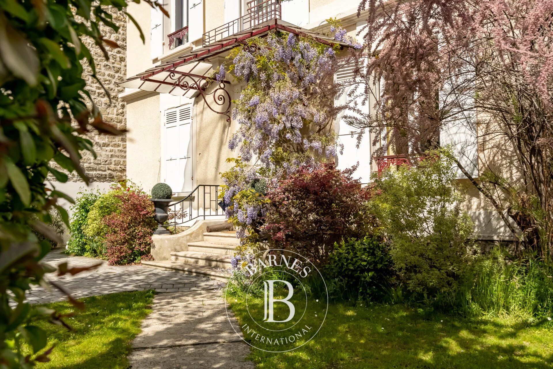 ASNIERES BECON FAMILY HOUSE - picture 1