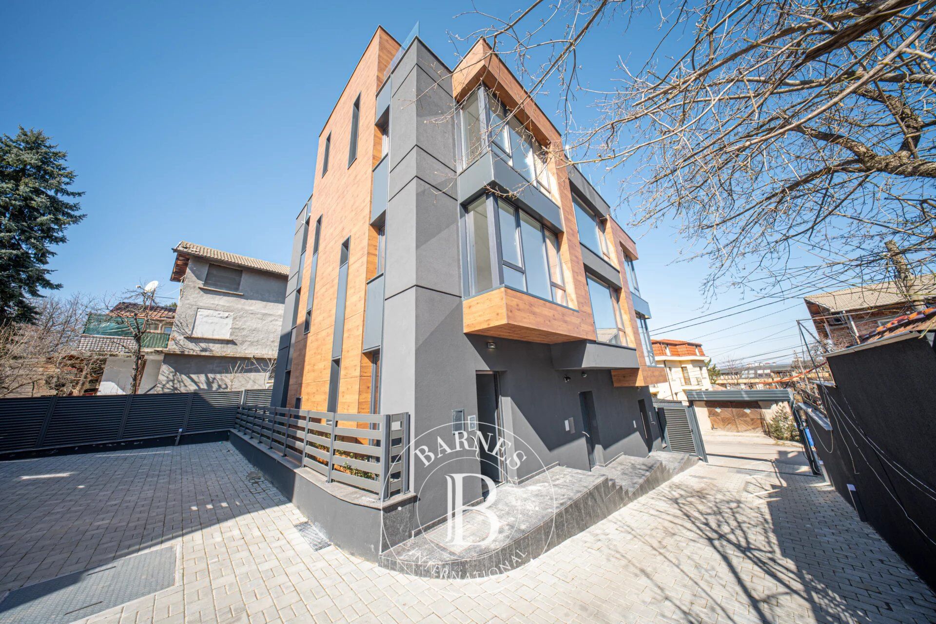 Townhouse in a new gated complex at the foot of Vitosha mountain - picture 2