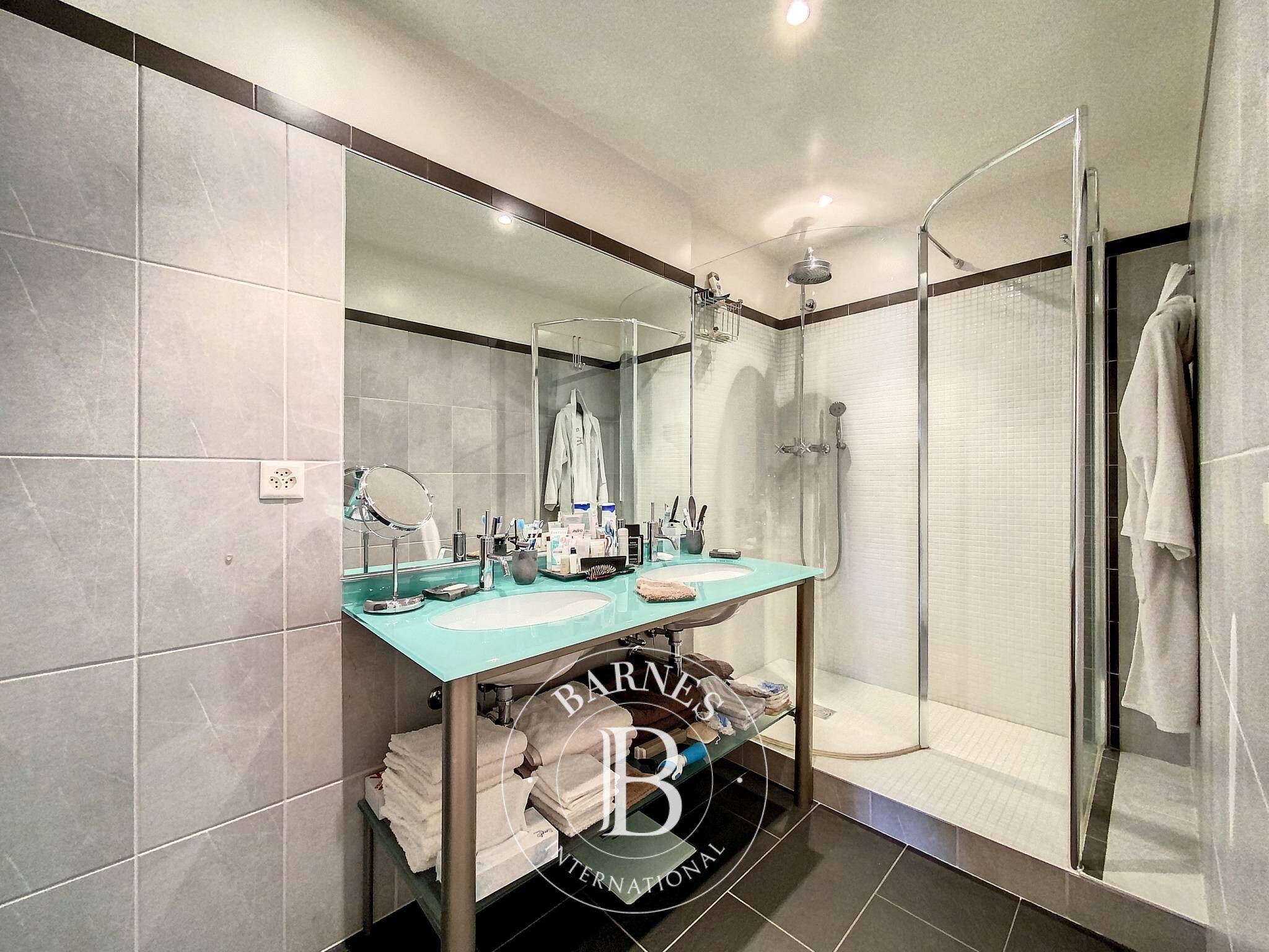 Daire Montreux - picture 12