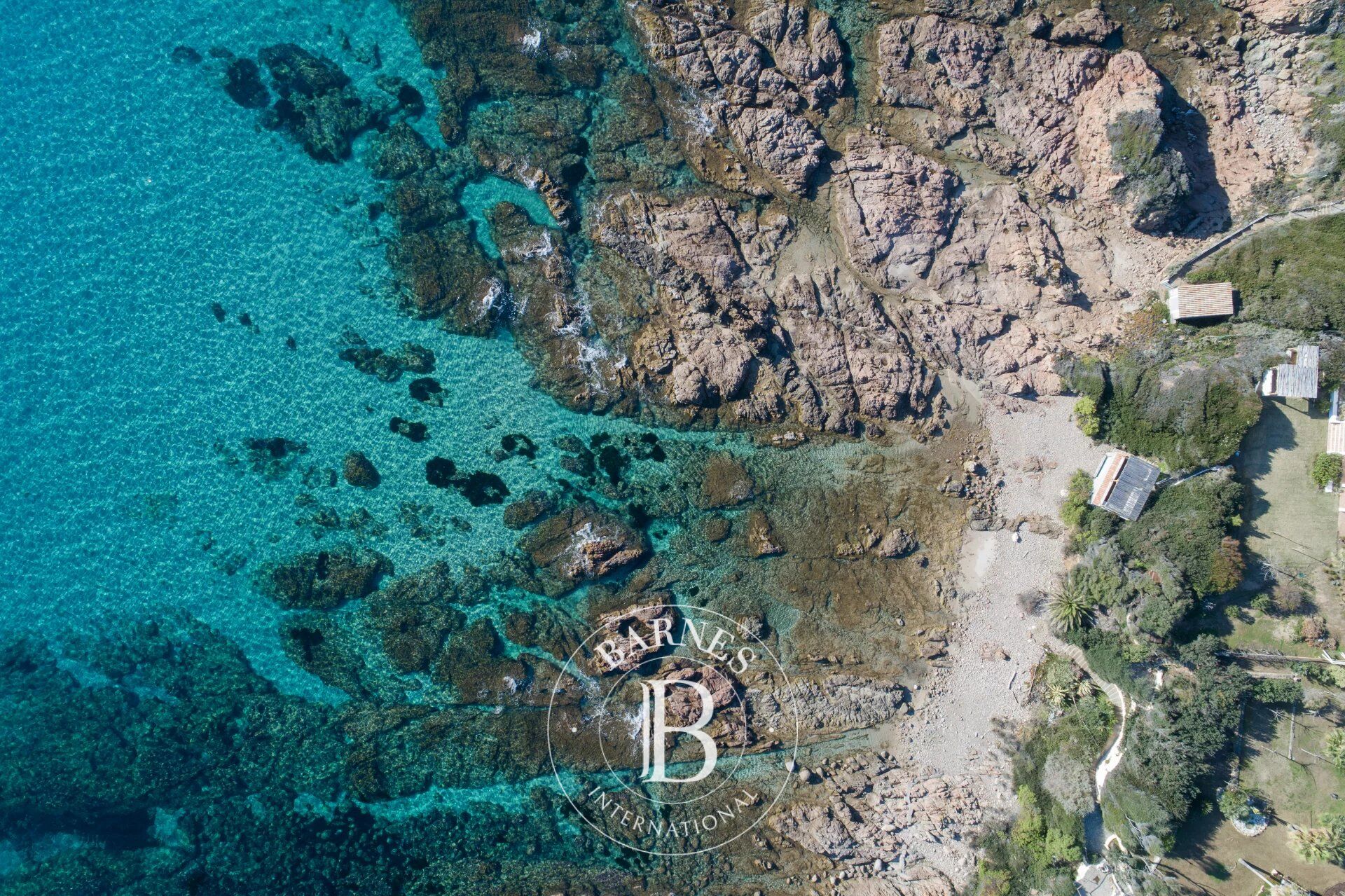 Sagone, Villa pieds dans l'eau, 6 chambres, vue mer panoramique, accès plage à pied - picture 2