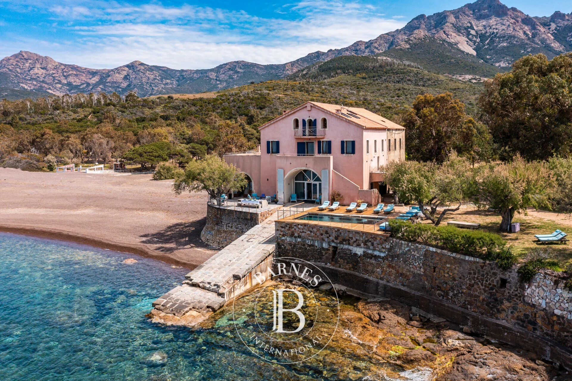 Galeria, Domaine privé, Villa pied dans l'eau, 8 chambres, vue mer panoramique, piscine chauffée, proche de Calvi - picture 1