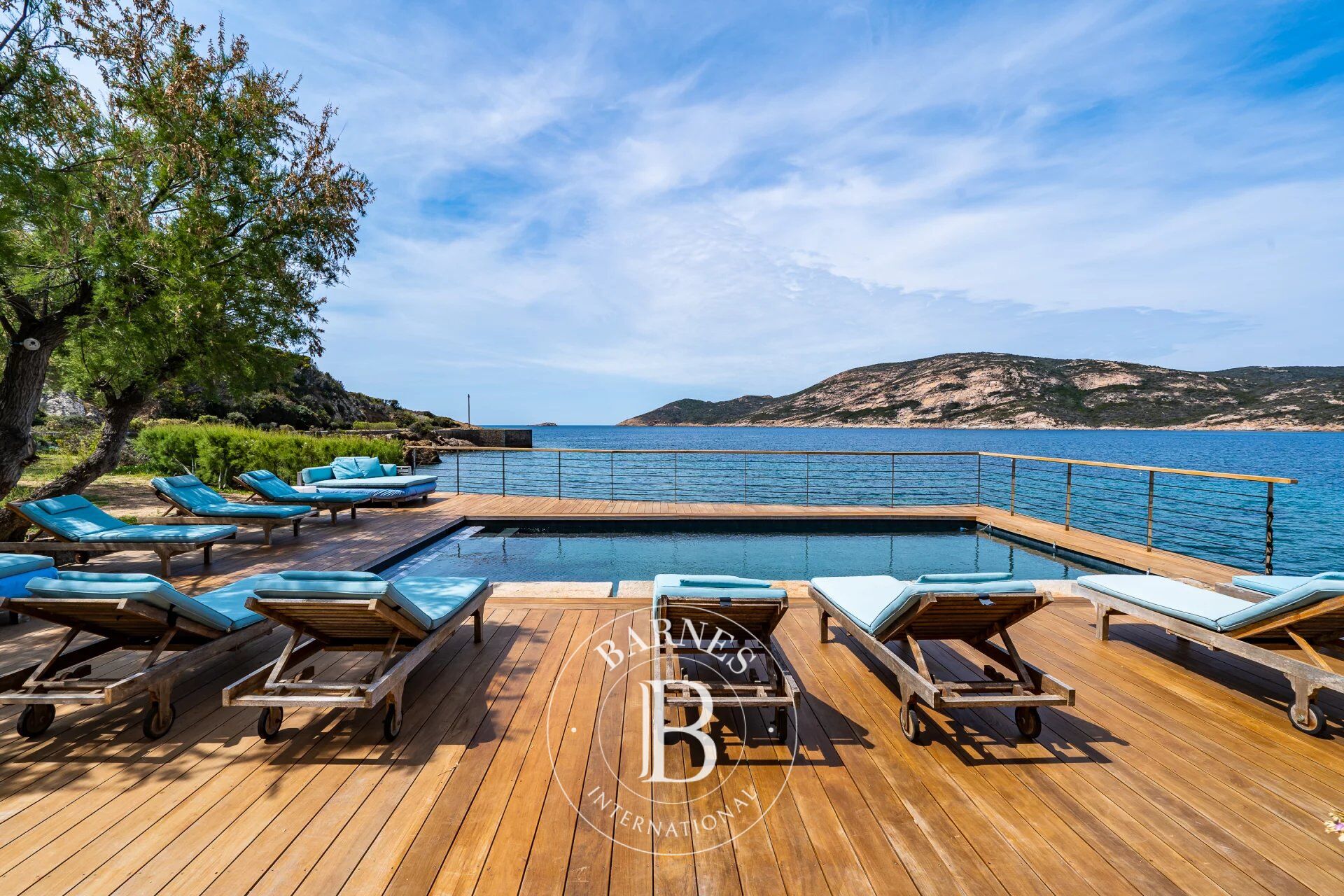 Galeria, Domaine privé, Villa pied dans l'eau, 8 chambres, vue mer panoramique, piscine chauffée, proche de Calvi - picture 2