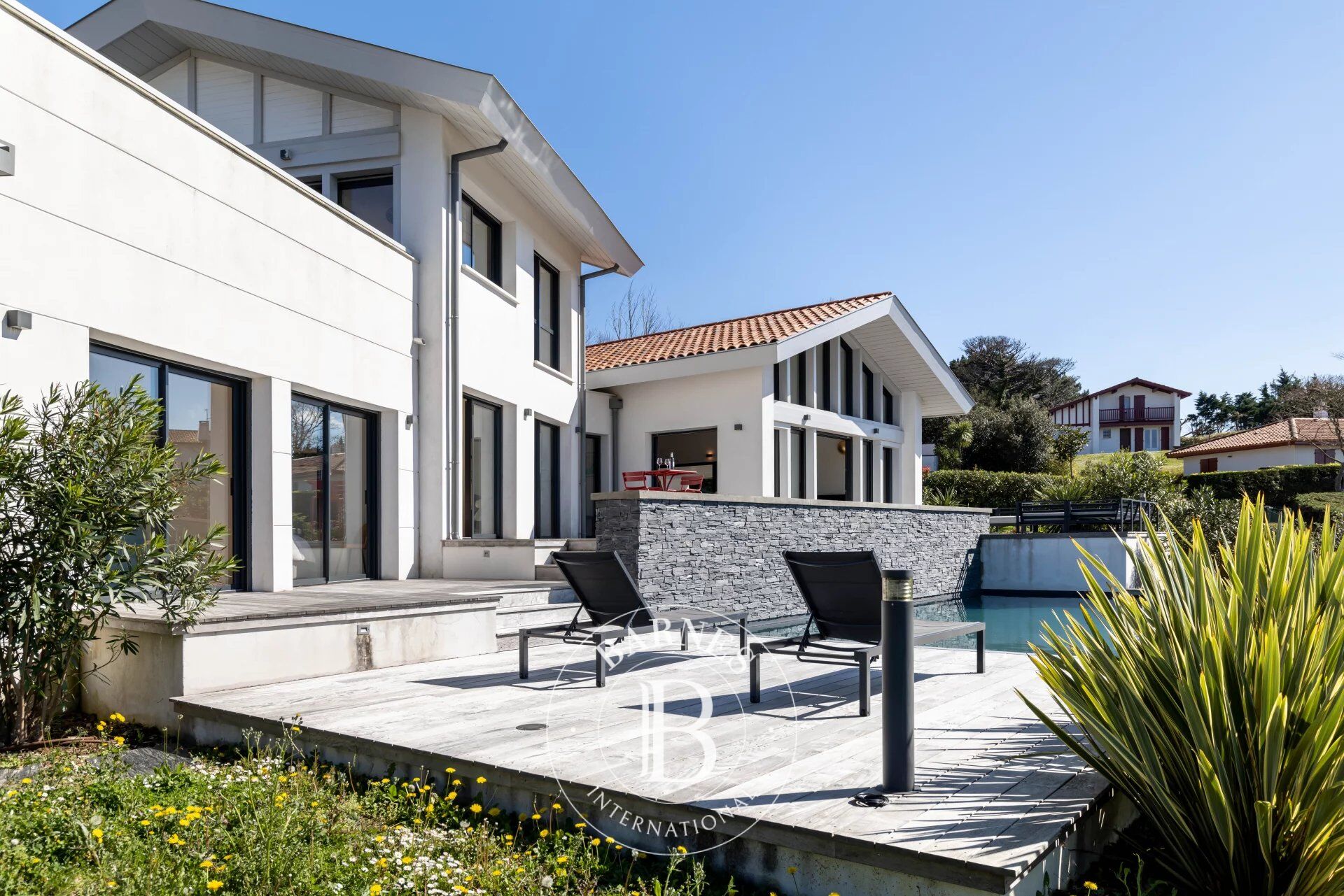 EDEN – Bright villa with sea view, swimming pool, walking distance to the beach – 4 bedrooms, 3 shower rooms – sleeps 10 – Bidart - picture 3