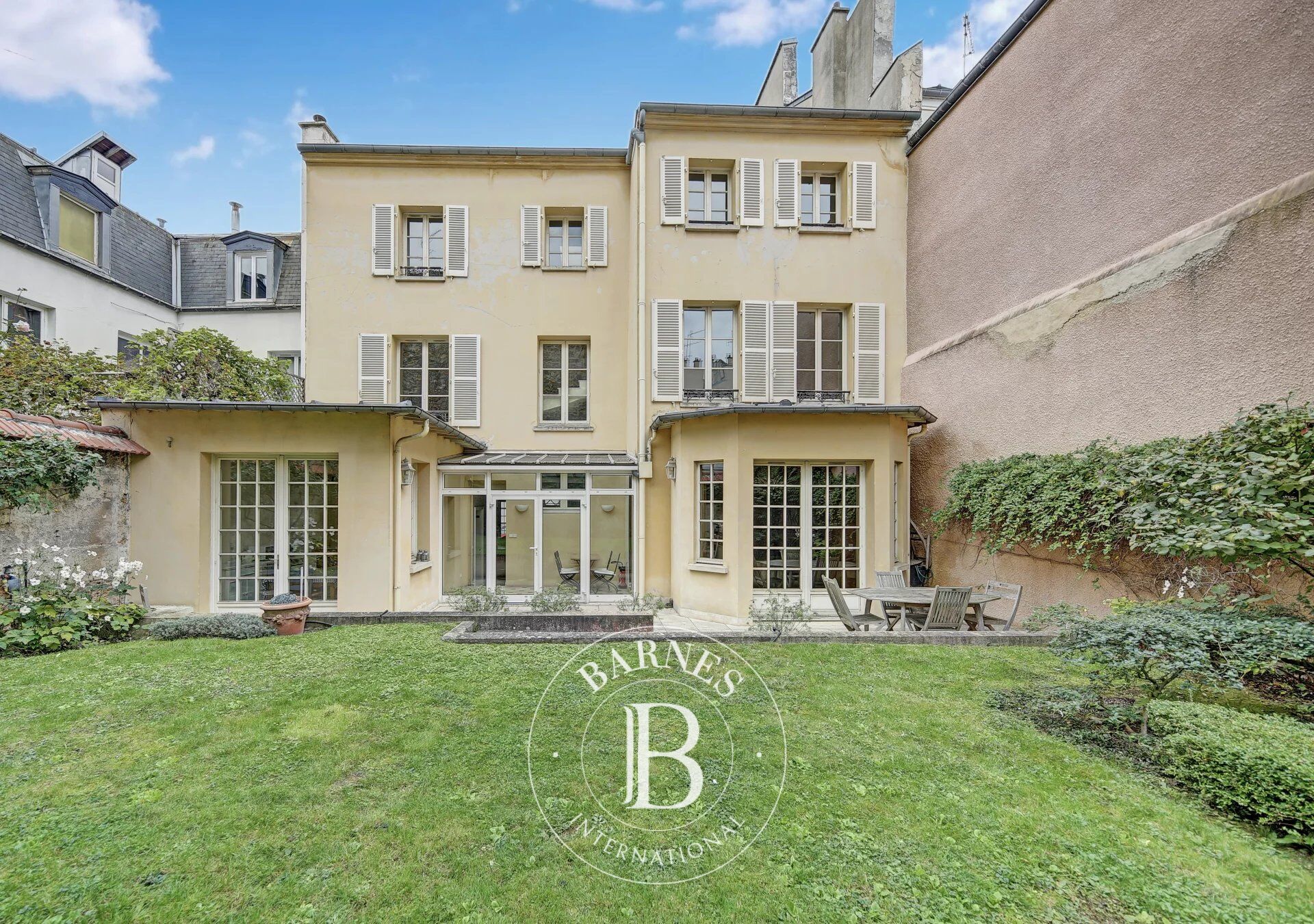 Casa Versailles - picture 1