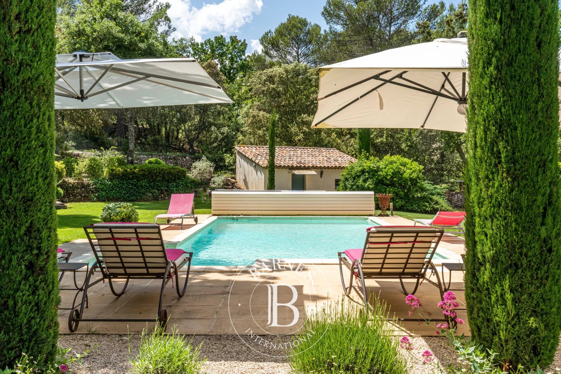 Proche d’Aix-en-Provence – Bastide d’Exception avec Piscine et 5 Chambres - picture 2