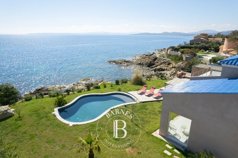 LOCATION SAISONNIÈRE - LES ISSAMBRES - VILLA PIED DANS L'EAU - 3 CHAMBRES