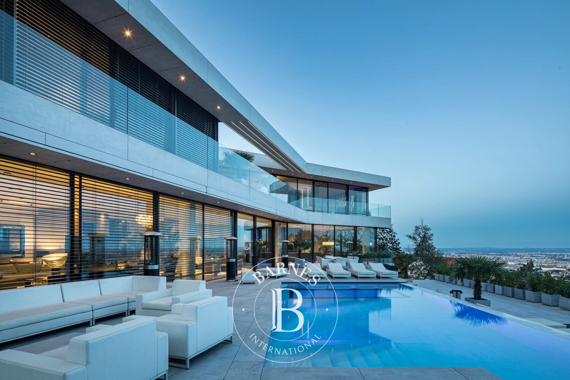 Stunning Villa on Márton Hill with Breathtaking Panoramic View - picture 1