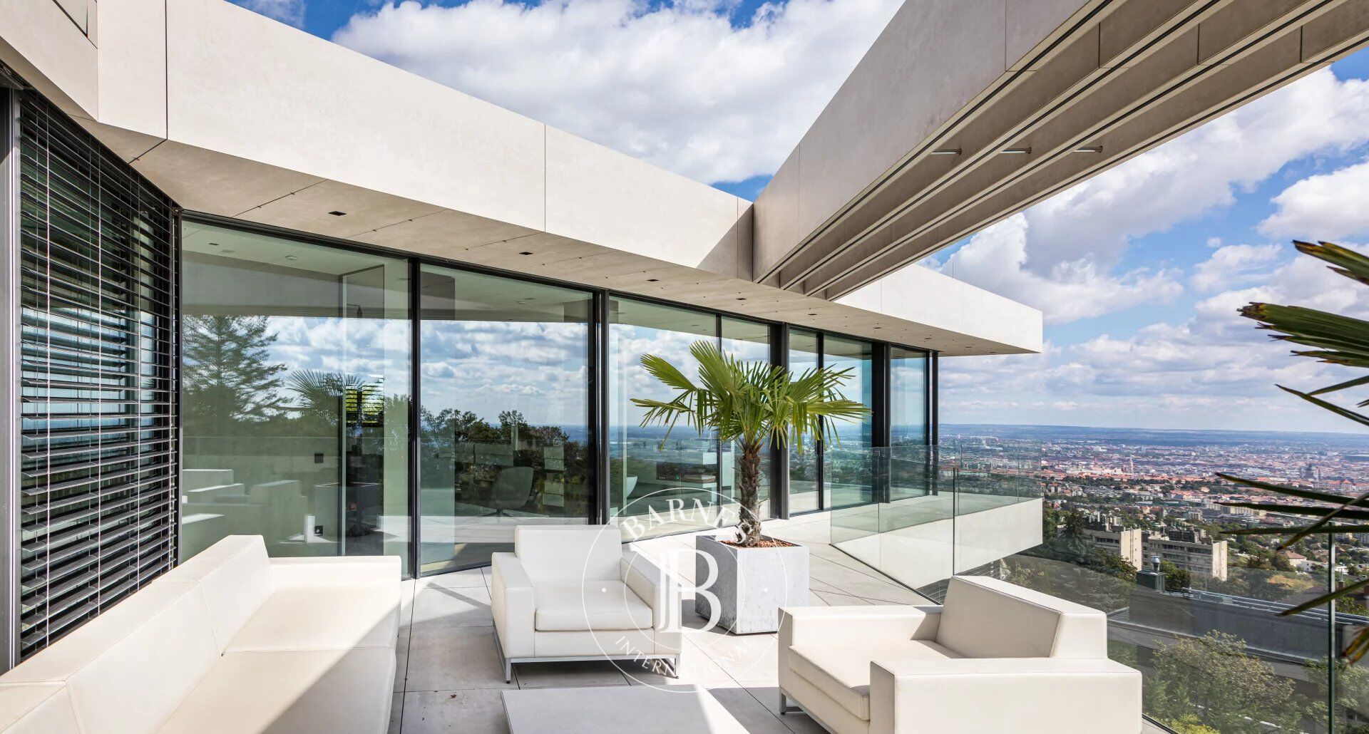 Stunning Villa on Márton Hill with Breathtaking Panoramic View - picture 2