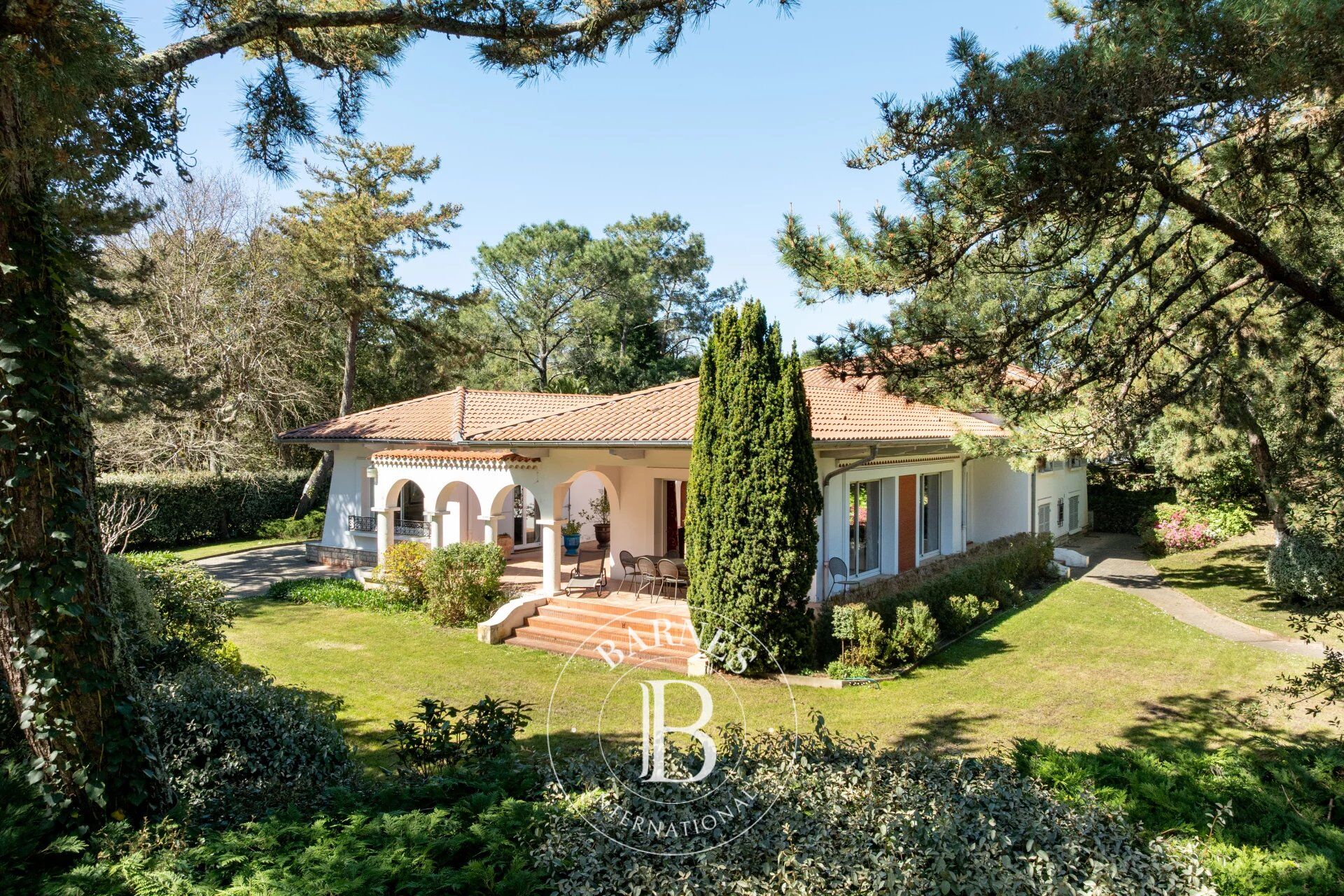 HOSSEGOR - VILLA BETWEEN LAKE AND SEA - picture 1