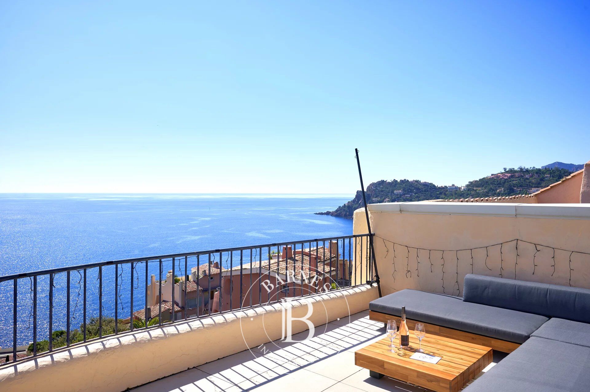 VACATION RENTAL - picture 1