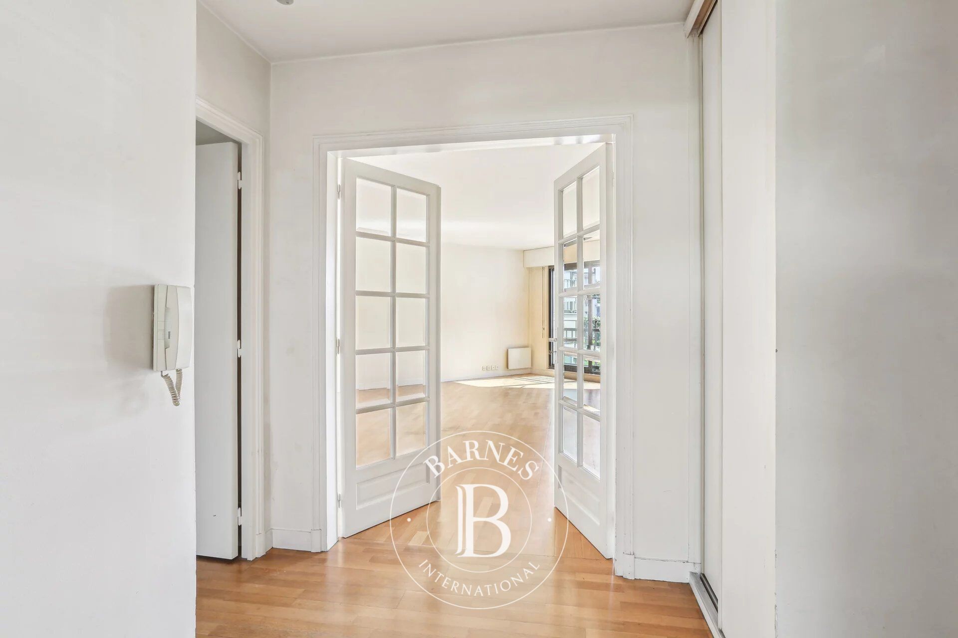 Versailles Rive Droite - 3-room apartment with balcony not overlooked - 2 parking spaces - picture 2