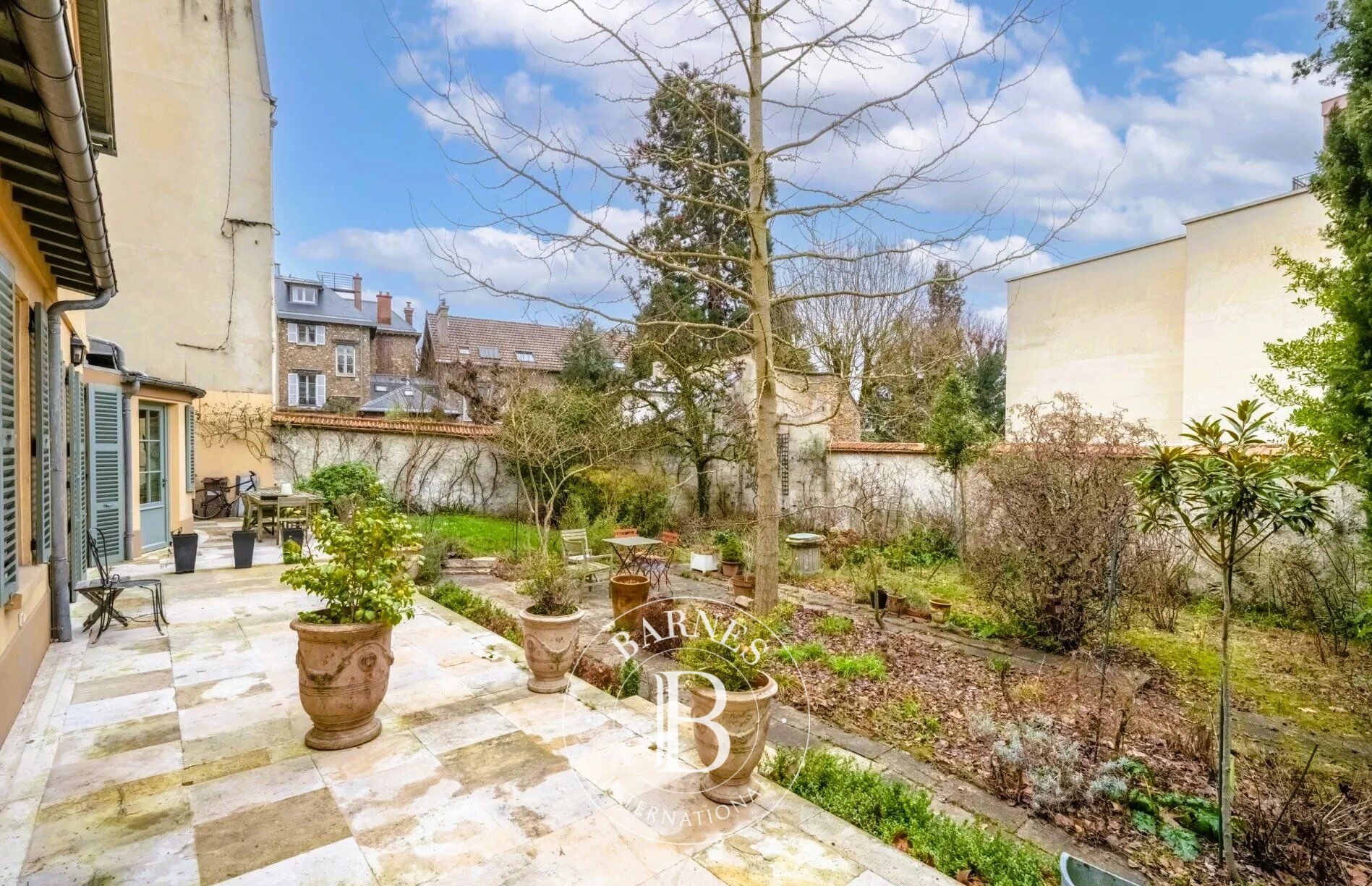 Versailles - Quartier Notre-Dame / Montreuil - Demeure XIXème de 263m² - 4/6 chambres - Jardin - Garage possible. - picture 3