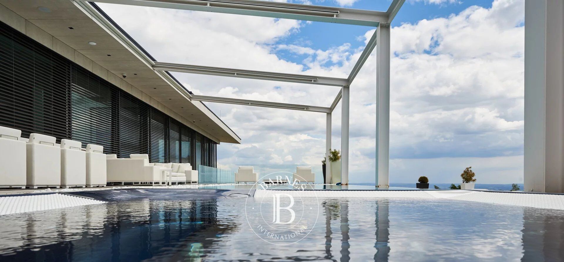 Extravagant Minimal-style Villa on Széchenyi Hill - picture 1